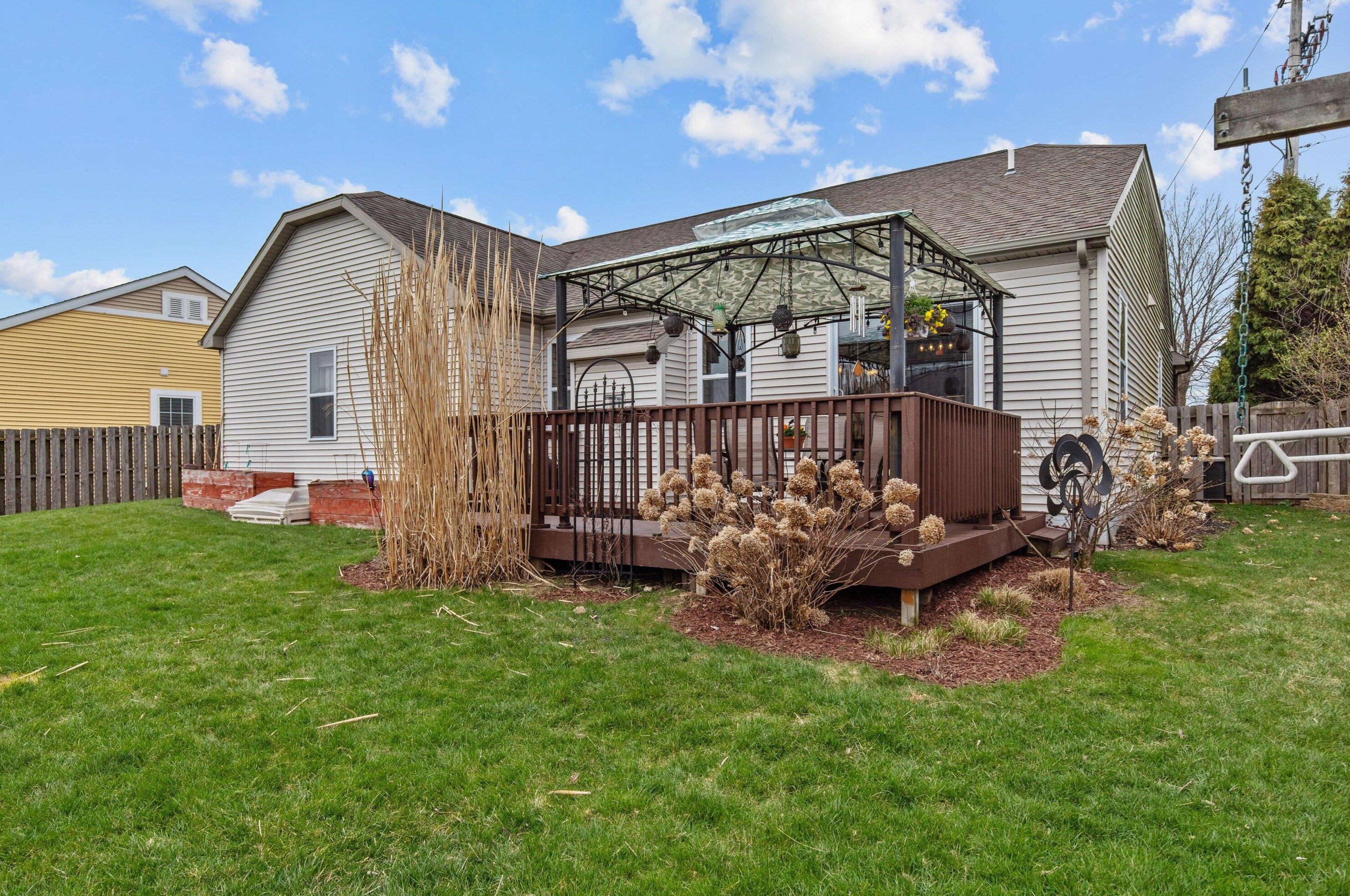 7910 Granville Rd, Milwaukee, WI 53224-3320