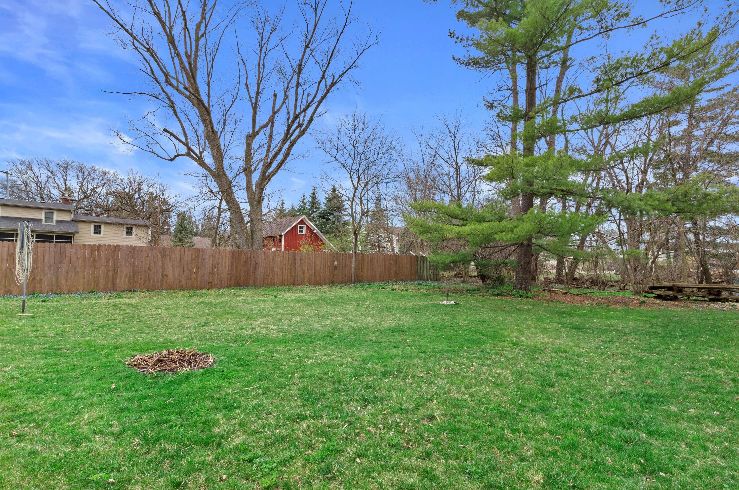 187 Main St, Dousman, WI 53118-8835