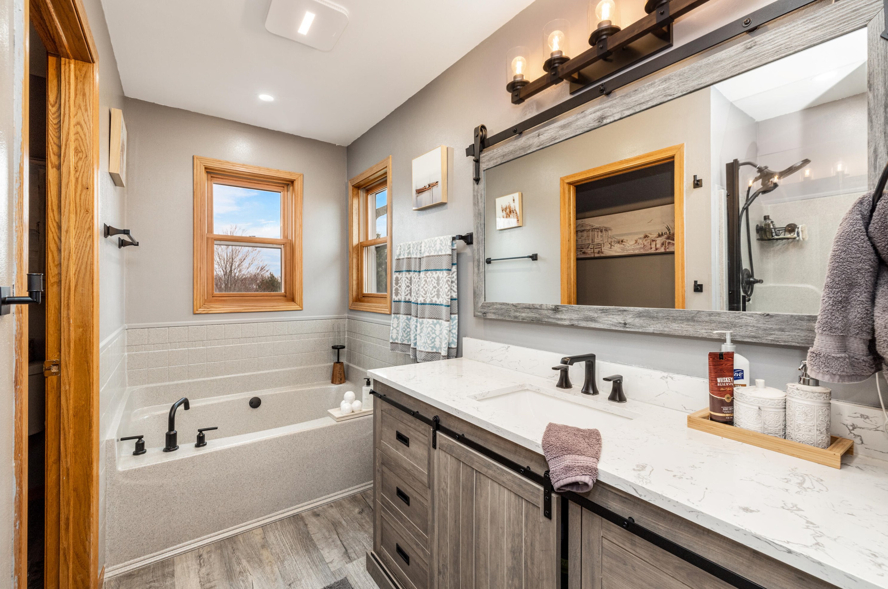 1497 Sunnyridge Rd, Pewaukee WI  53072-3885 exterior