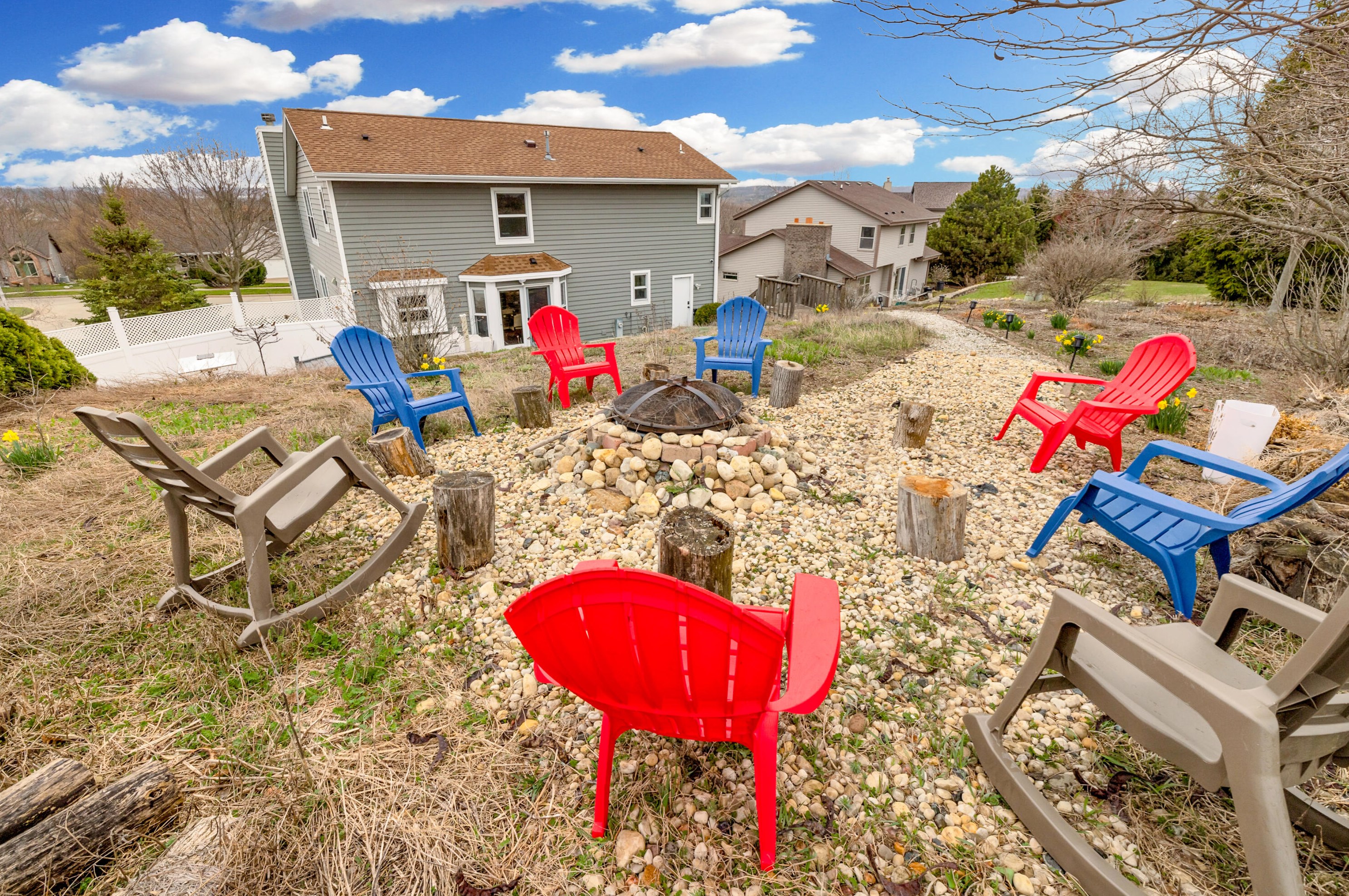 1497 Sunnyridge Rd, Pewaukee WI  53072-3885 exterior