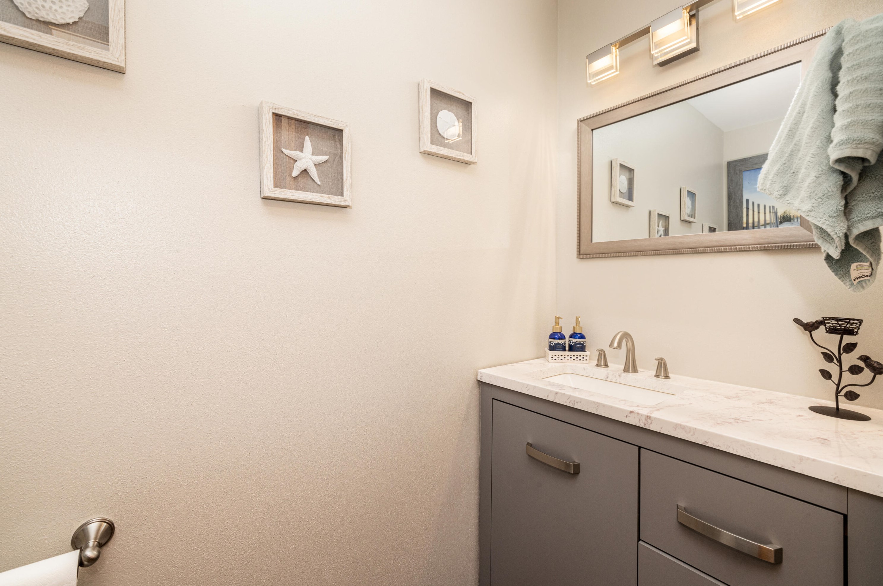 1497 Sunnyridge Rd, Pewaukee WI  53072-3885 exterior