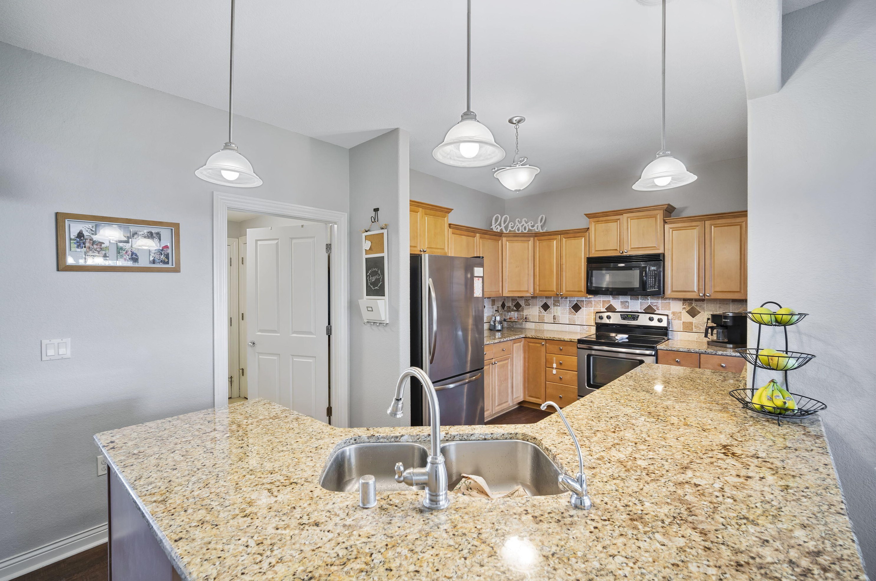 1824 Stoney Ln, Slinger WI  53086-9038 exterior