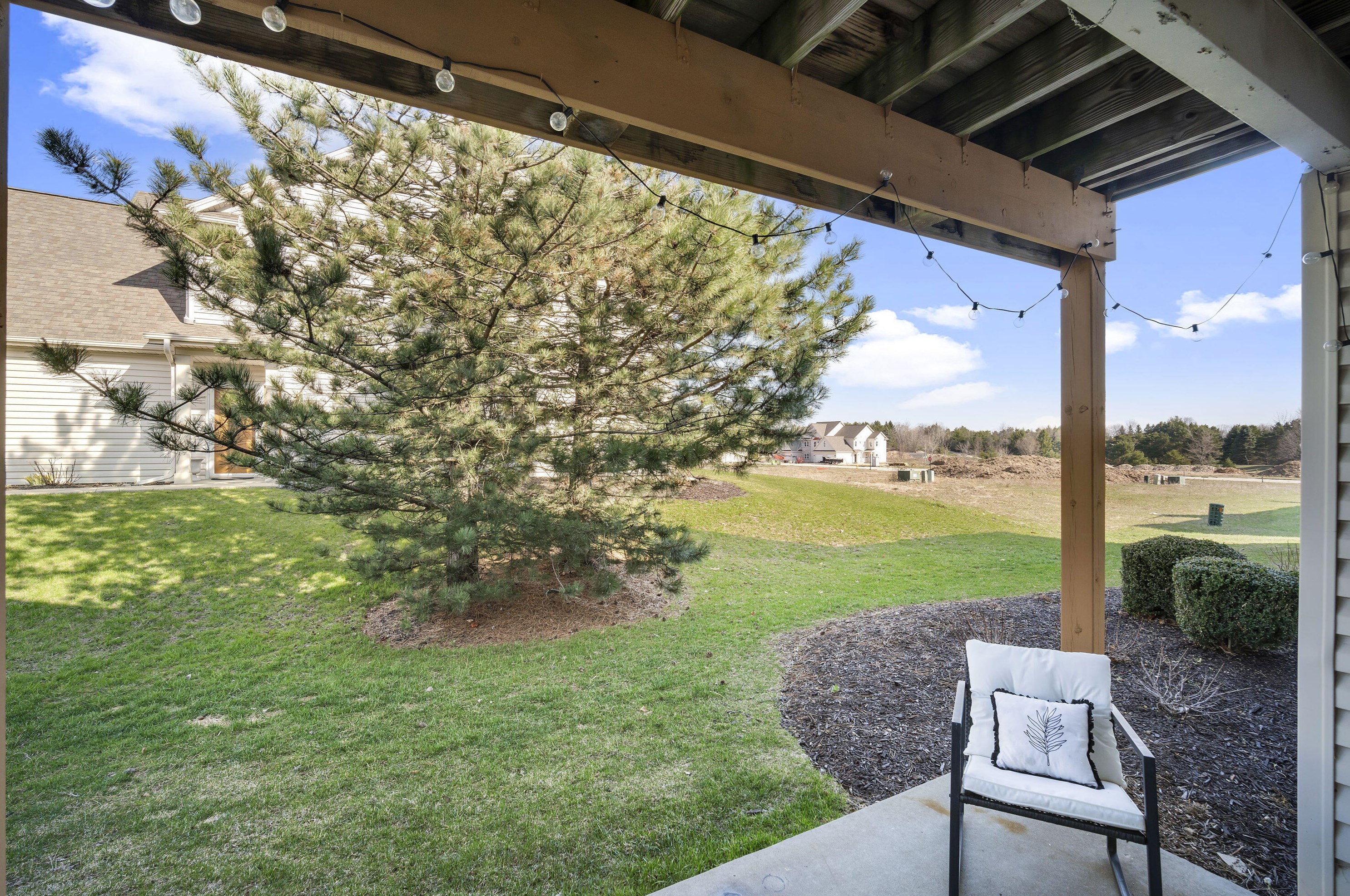 1824 Stoney Ln, Slinger WI  53086-9038 exterior