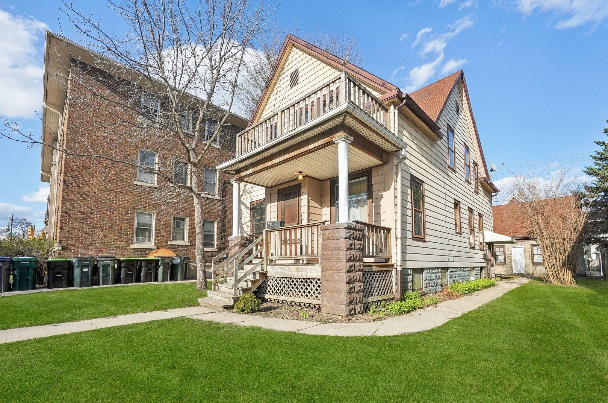 3062 Oakland Ave, Milwaukee WI  53211-3233 exterior