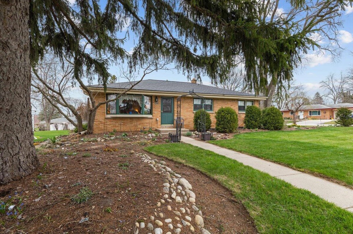 4406 Fountain Ave, Milwaukee WI 53223-4436 exterior