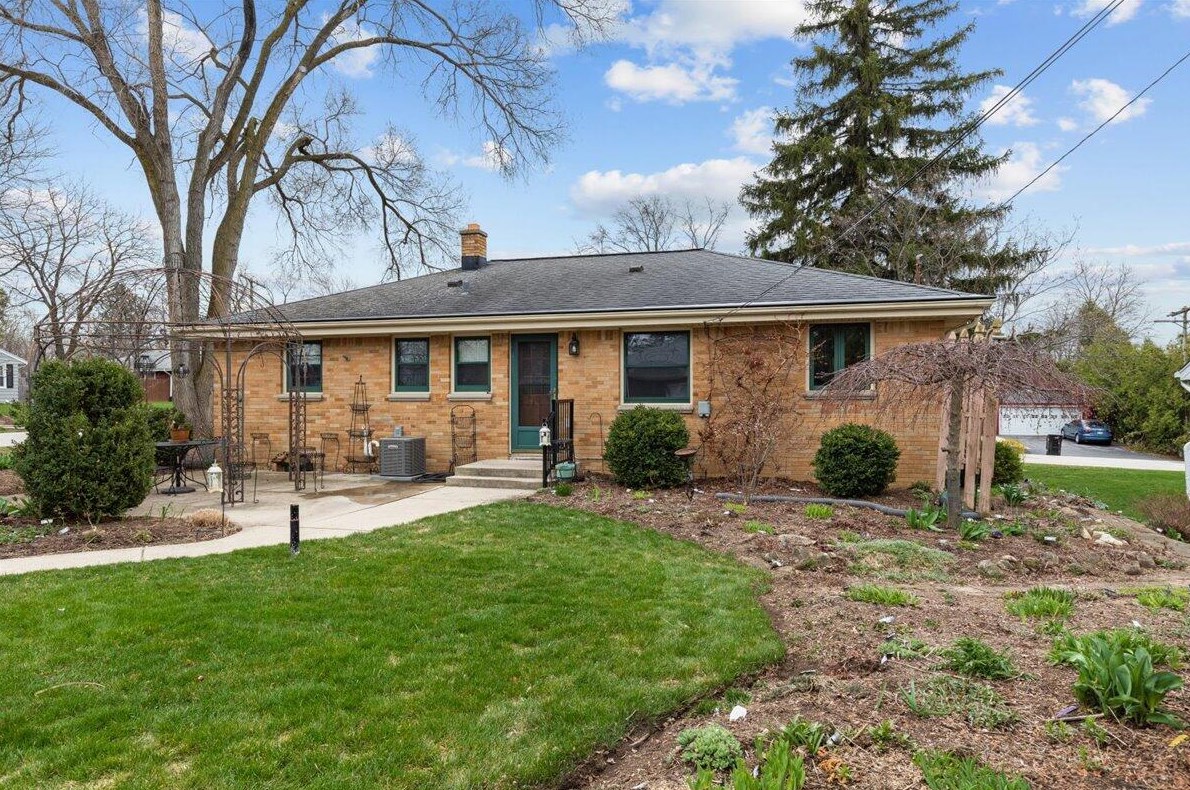 4406 Fountain Ave, Milwaukee WI 53223-4436 exterior