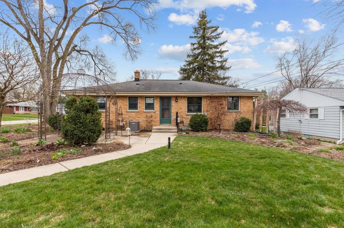 4406 Fountain Ave, Milwaukee WI 53223-4436 exterior