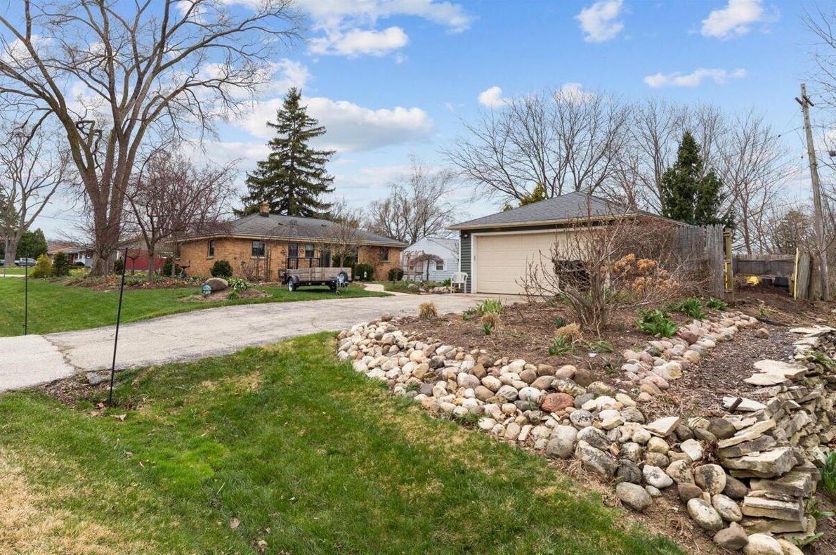 4406 Fountain Ave, Milwaukee WI 53223-4436 exterior