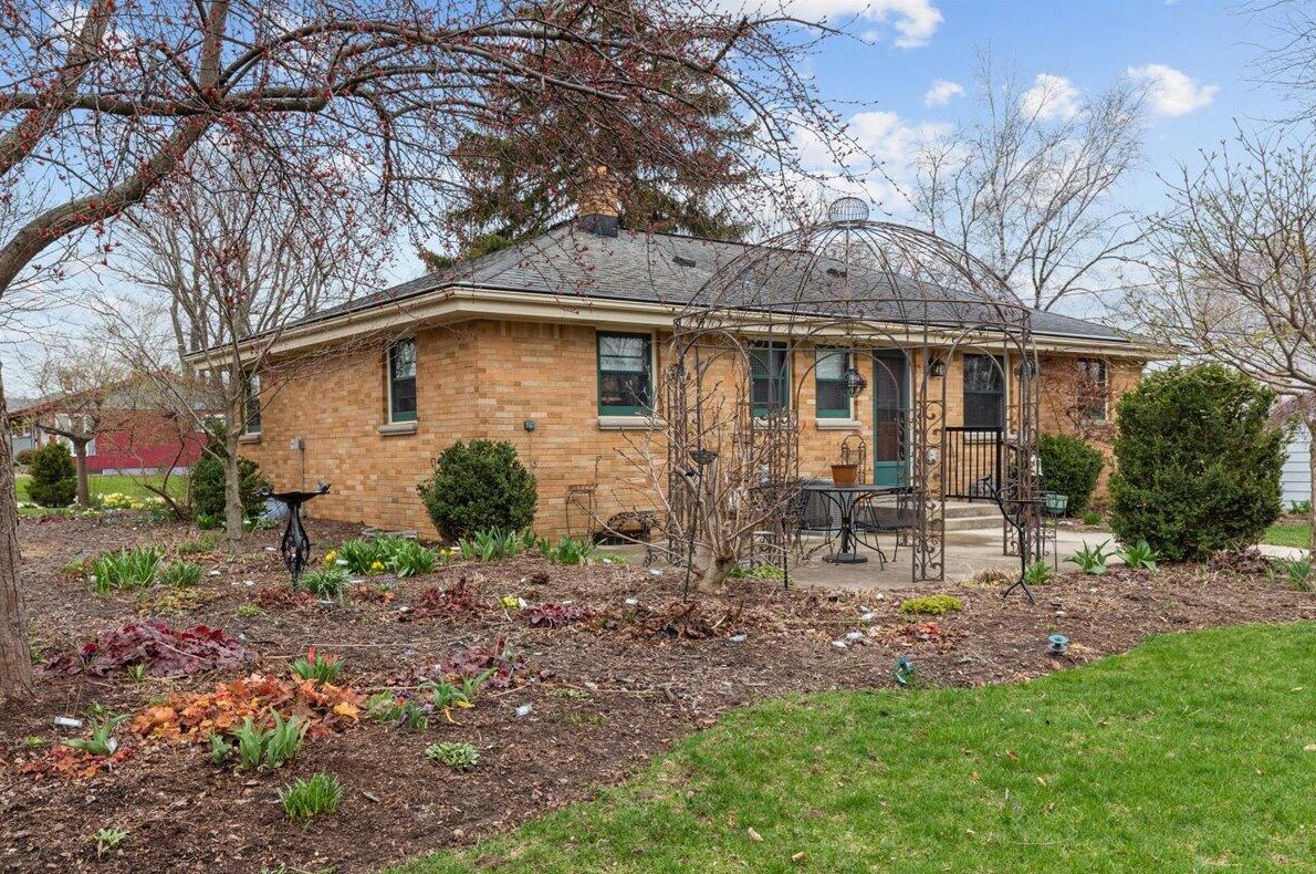 4406 Fountain Ave, Milwaukee WI 53223-4436 exterior