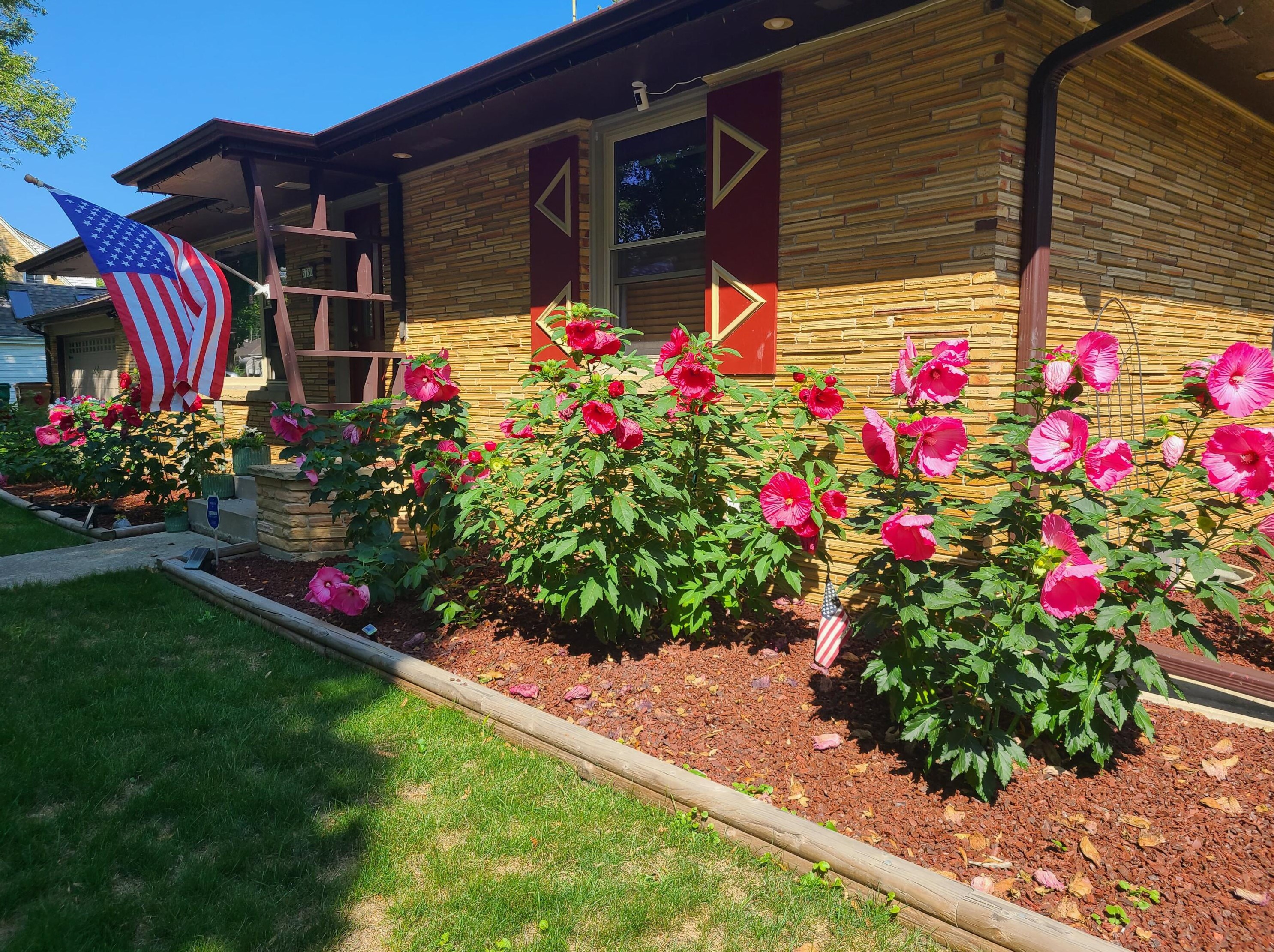 5750 Bel Aire Dr, Milwaukee, WI 53209-4304