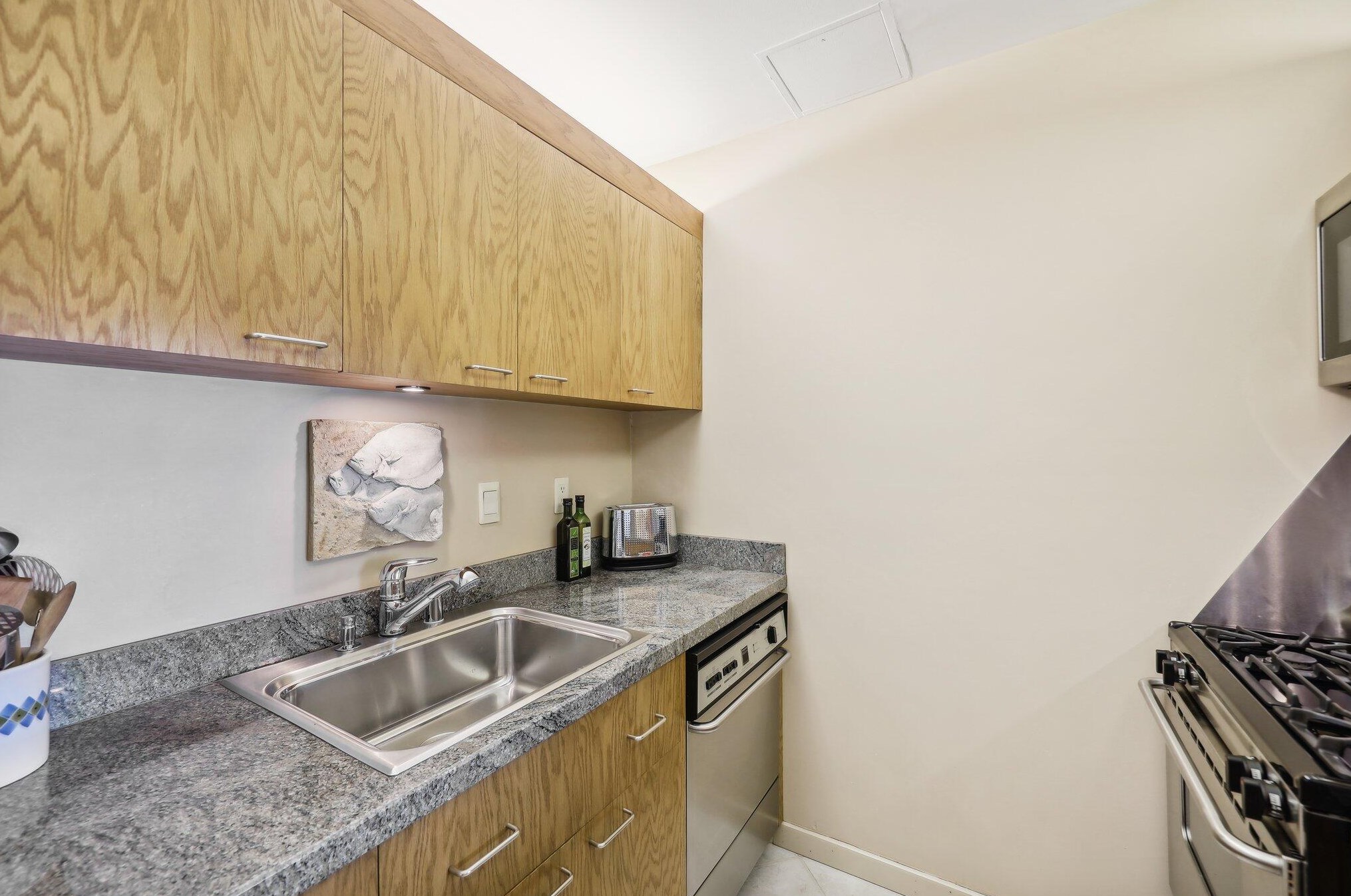 9203 70, Milwaukee WI 53223-2151 exterior