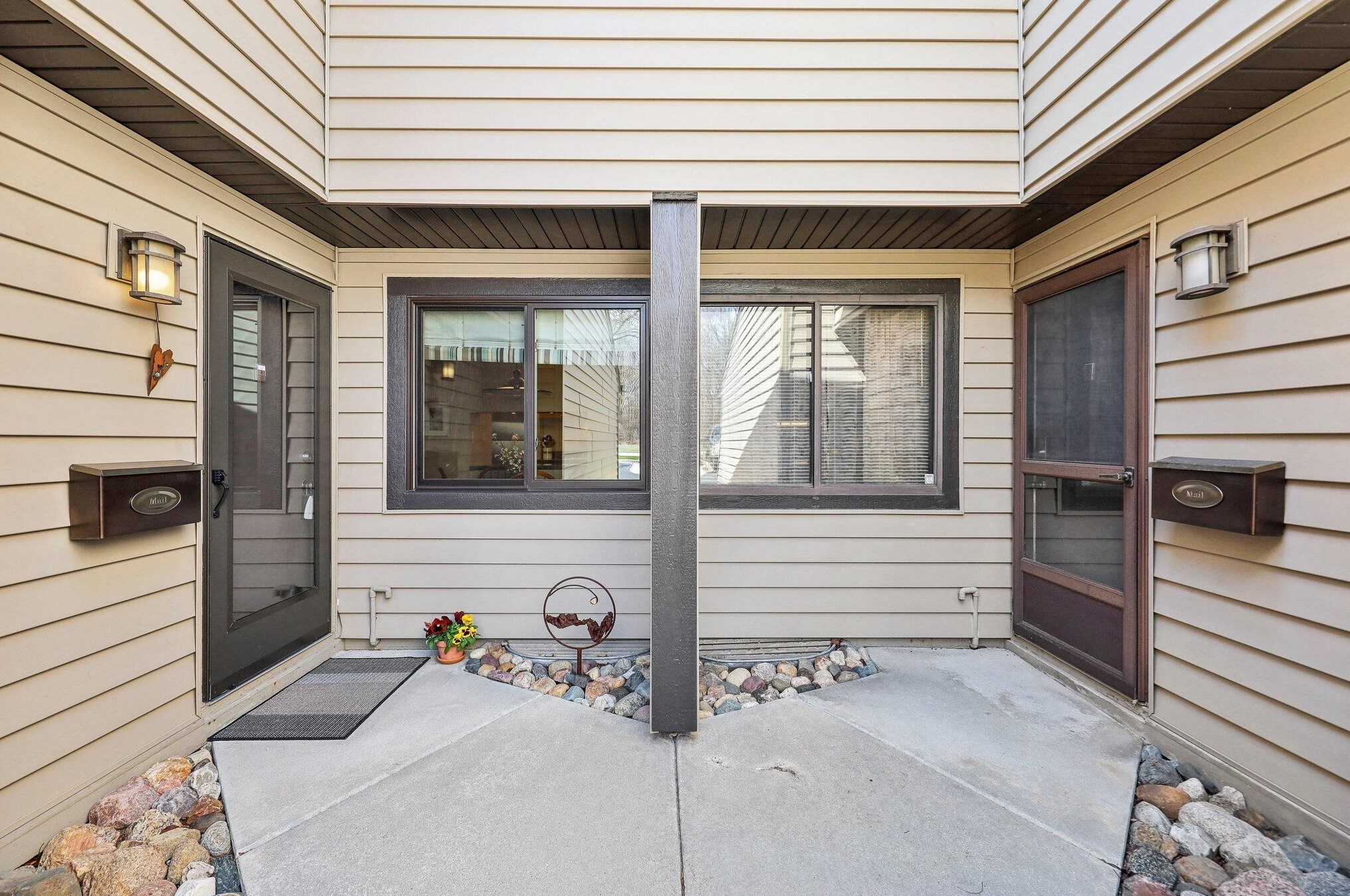 9203 70, Milwaukee WI 53223-2151 exterior