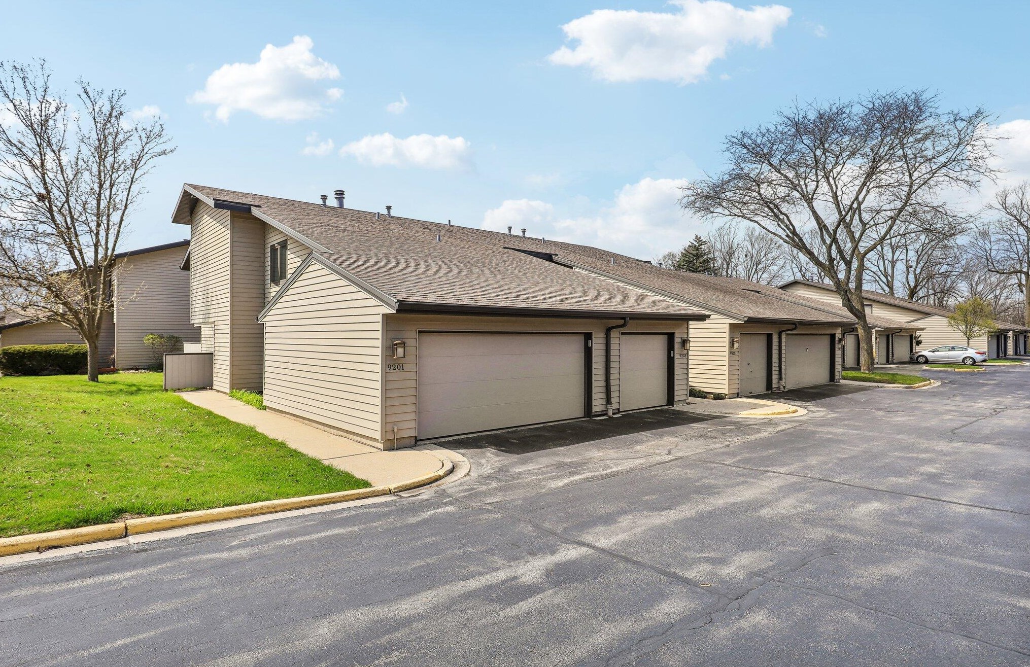 9203 70, Milwaukee WI 53223-2151 exterior