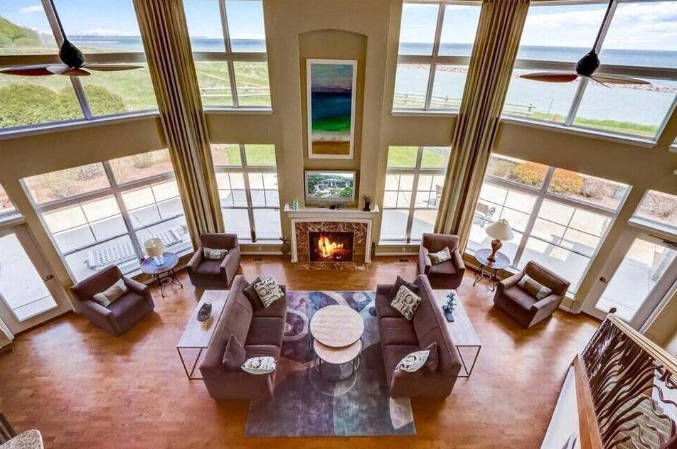 3926 Lake Dr, Milwaukee WI  53211-2448 exterior