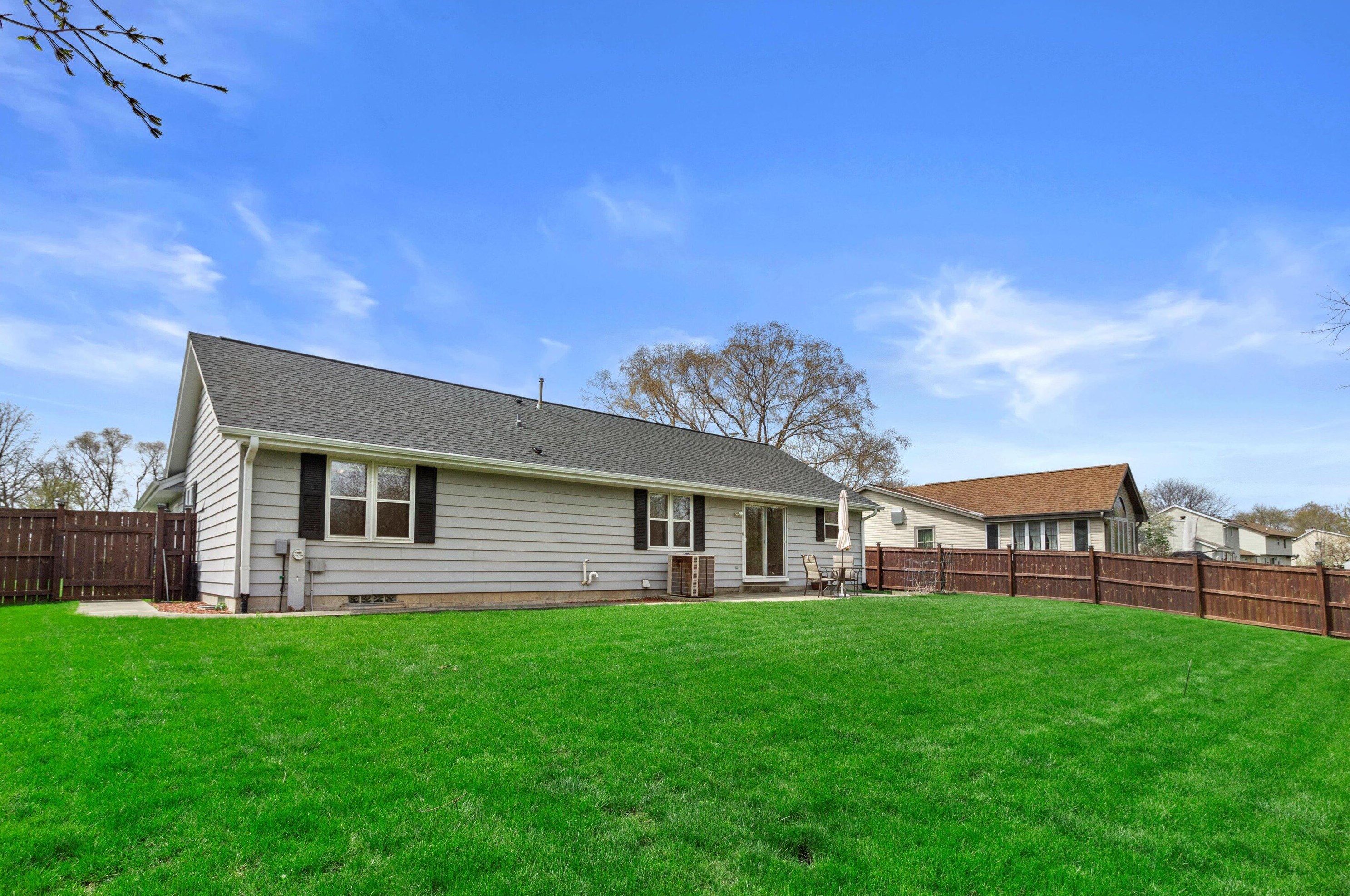 14040 Beechwood Trl, Waukesha, WI 53151-5259