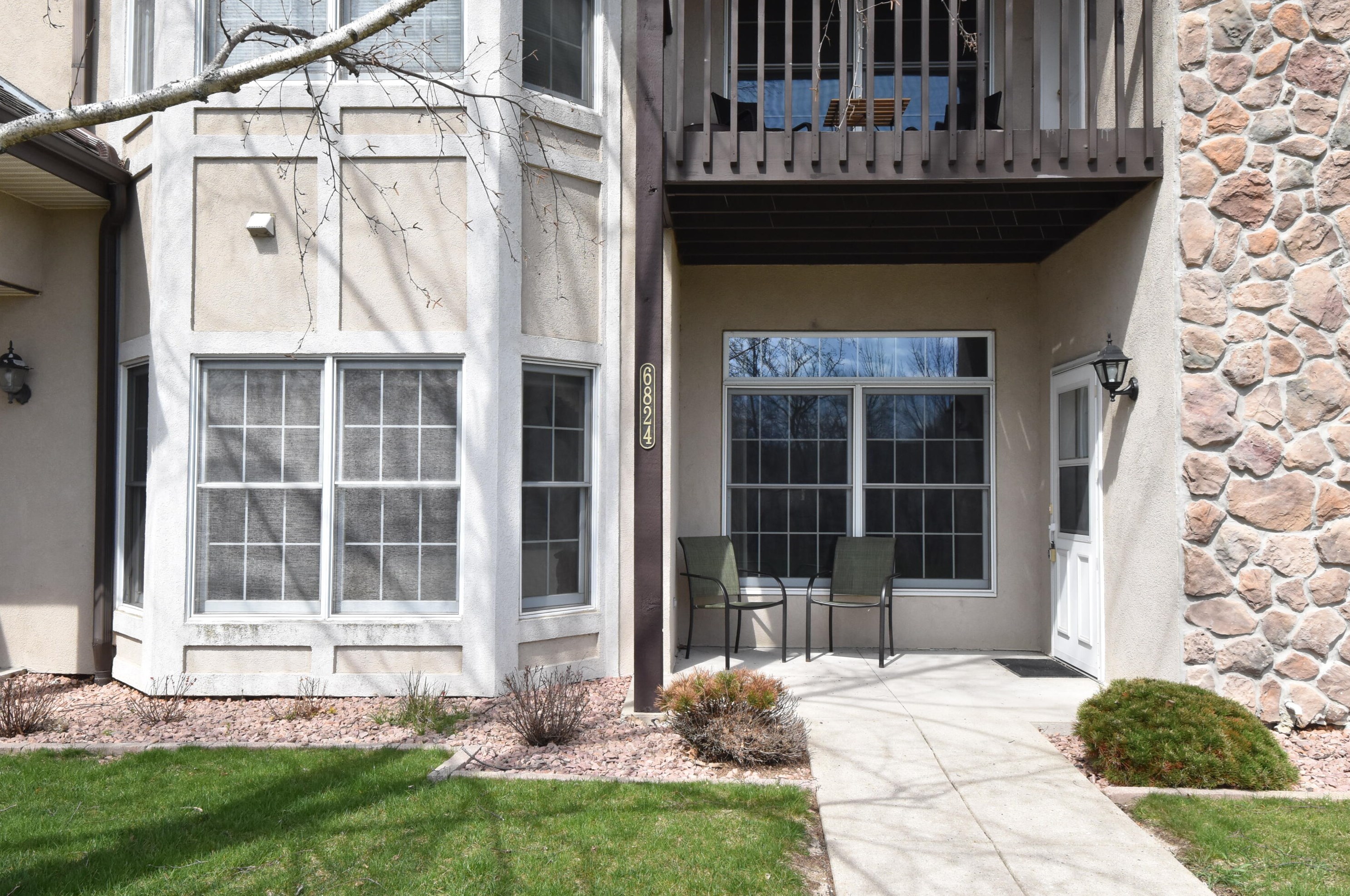 6824 S 34th St, Hales Corners, WI 53132