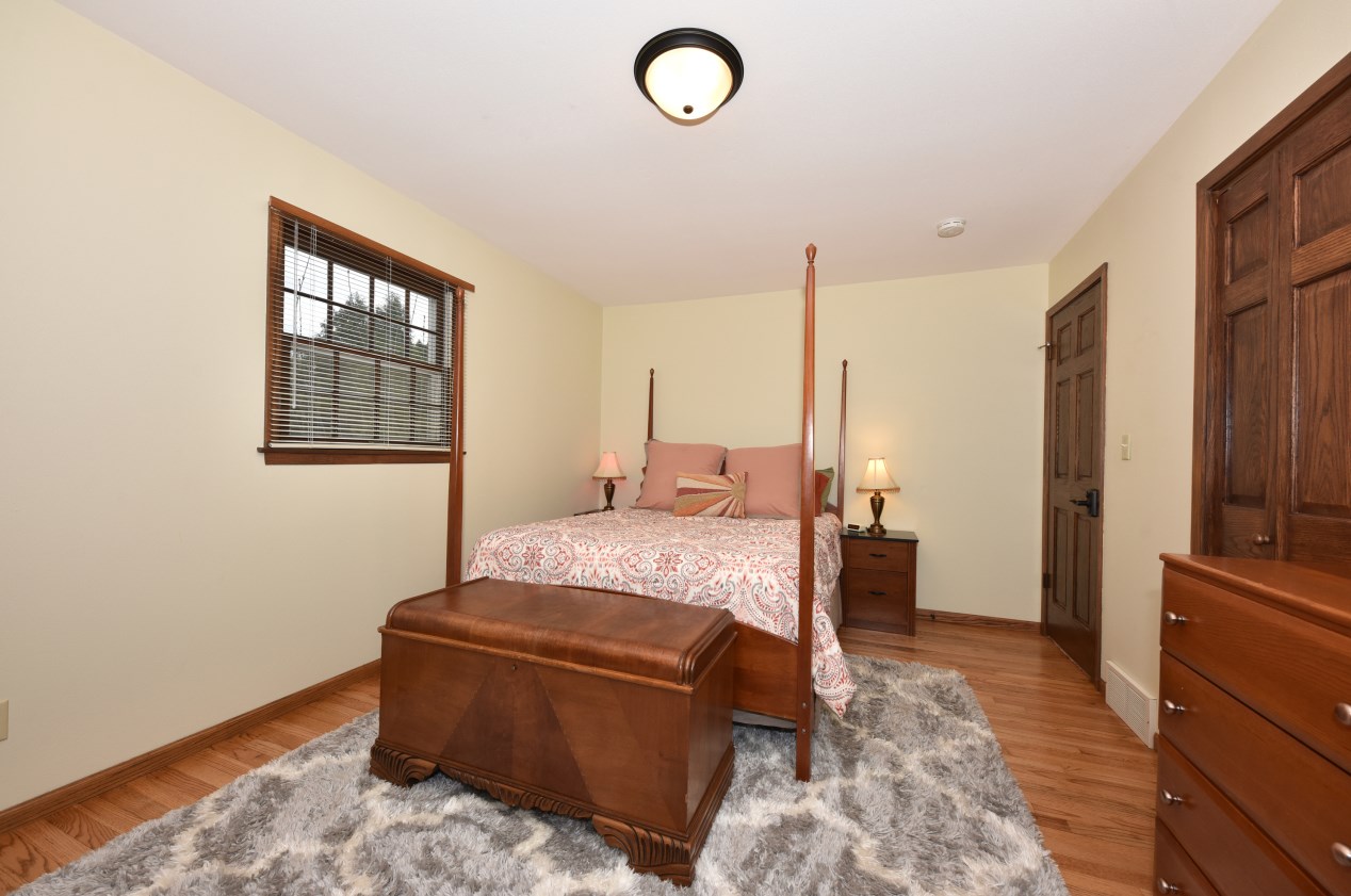 5155 Radcliffe Dr, Milwaukee WI  53223-1640 exterior