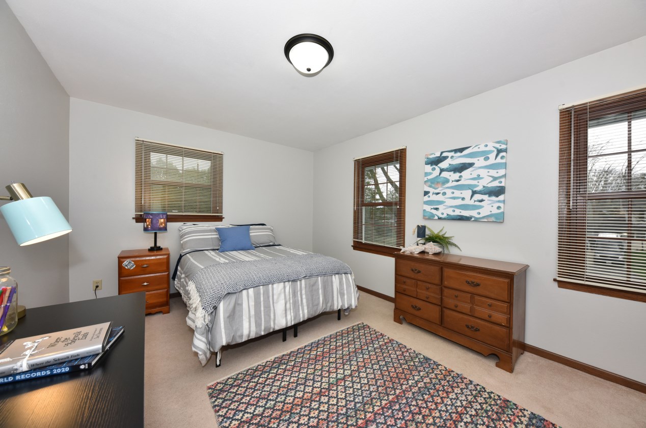 5155 Radcliffe Dr, Milwaukee WI  53223-1640 exterior