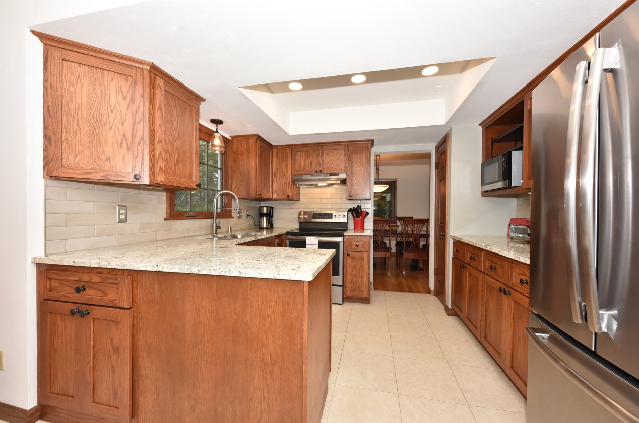 5155 Radcliffe Dr, Milwaukee WI  53223-1640 exterior