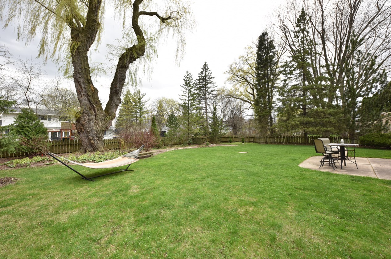 5155 Radcliffe Dr, Milwaukee WI  53223-1640 exterior