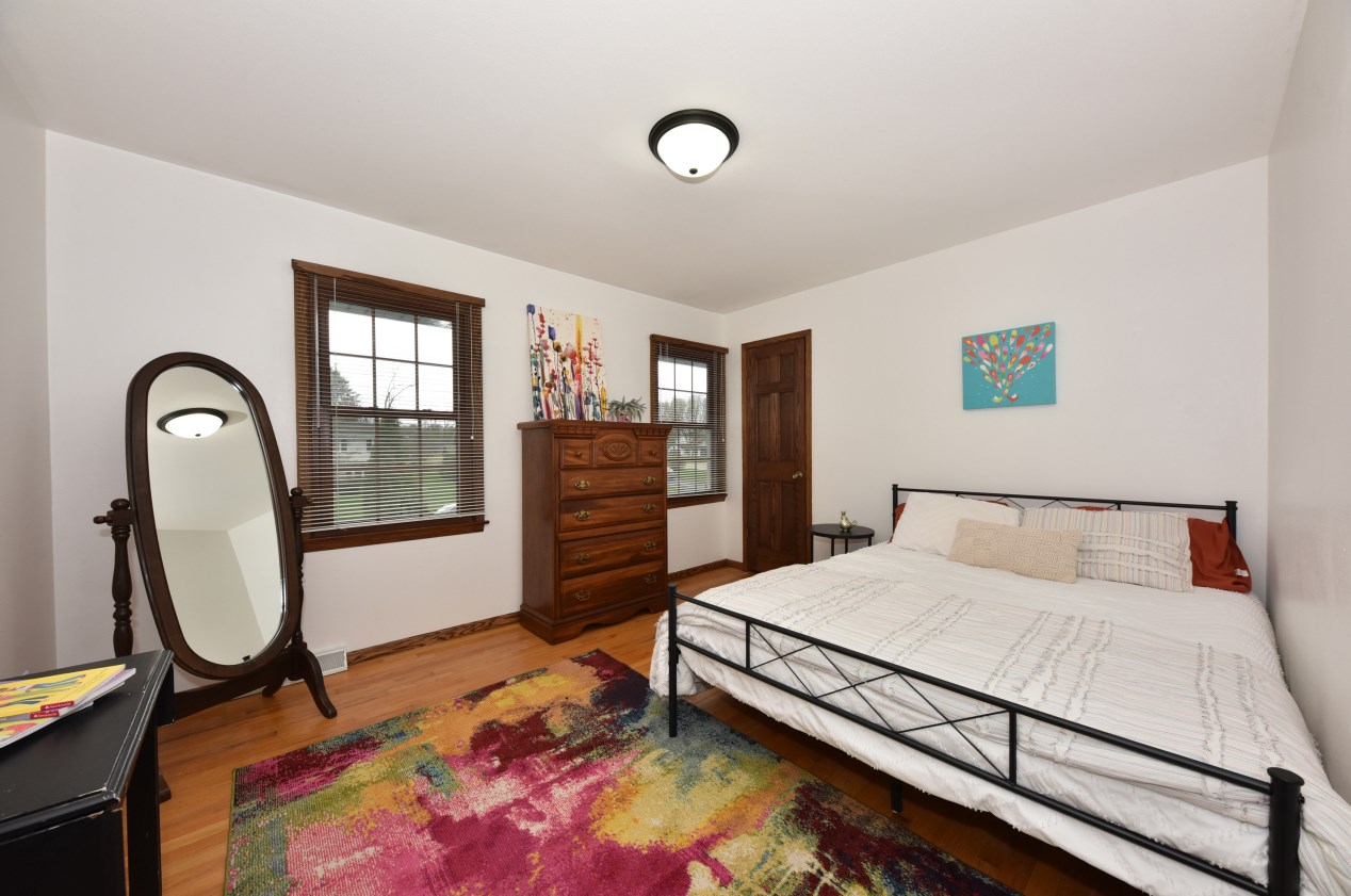 5155 Radcliffe Dr, Milwaukee WI  53223-1640 exterior