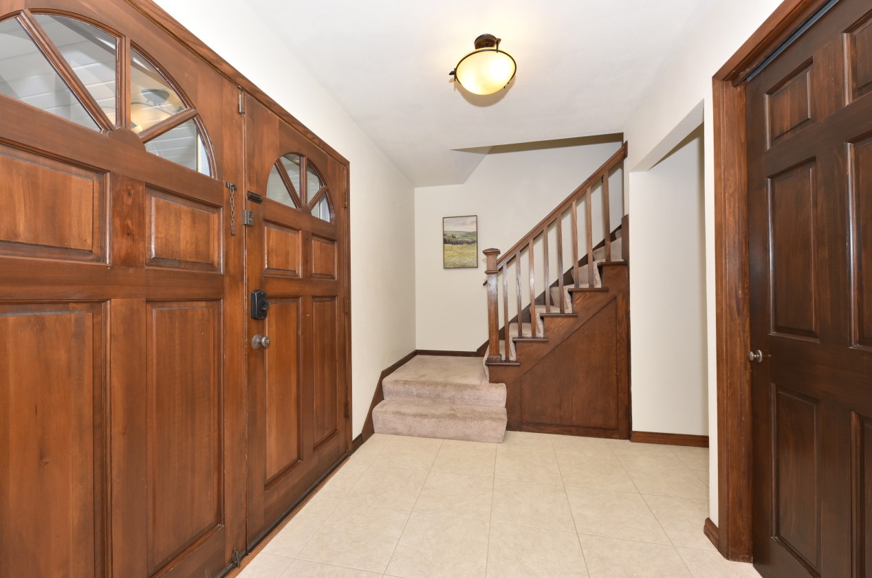 5155 Radcliffe Dr, Milwaukee WI  53223-1640 exterior