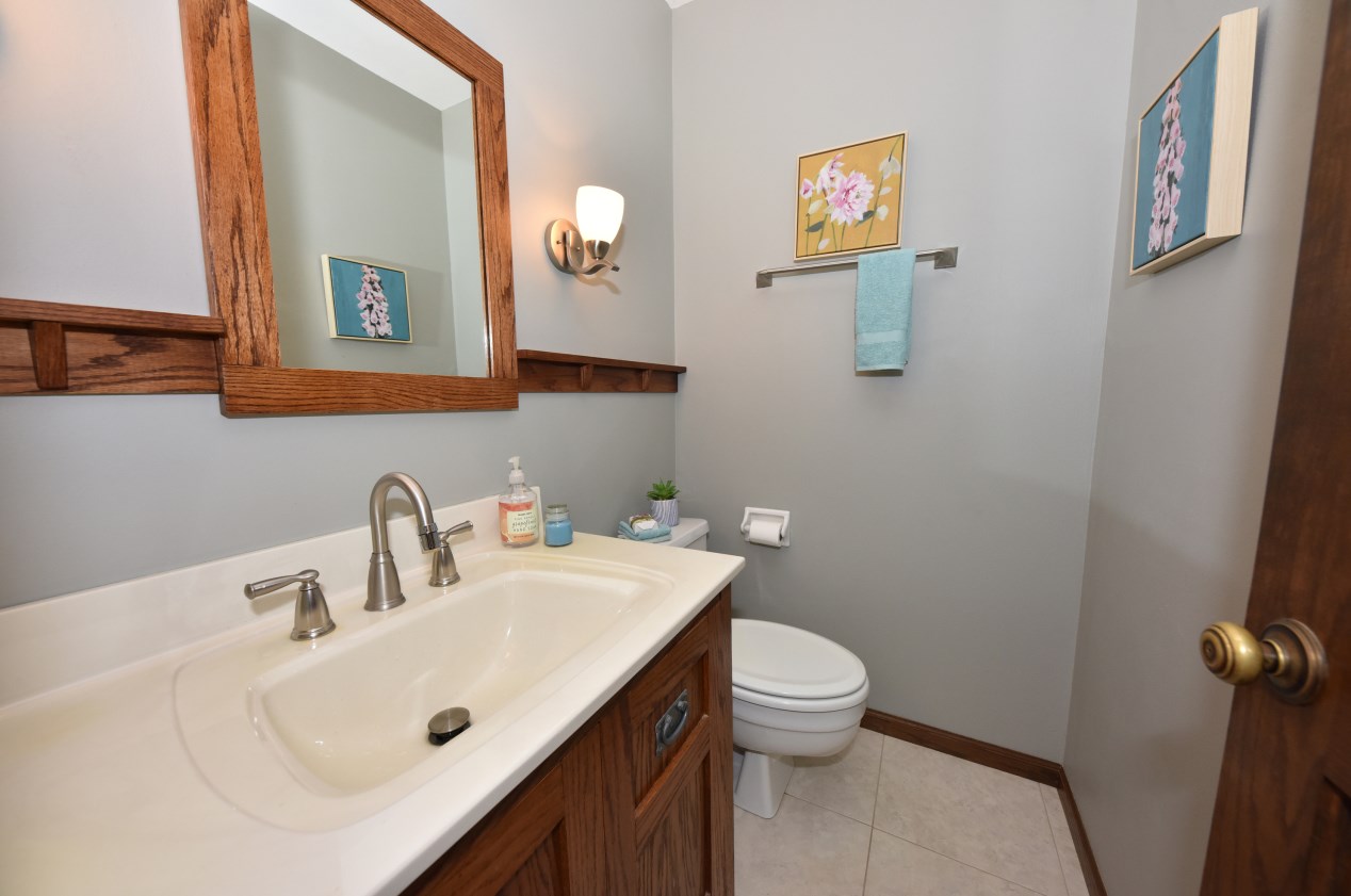 5155 Radcliffe Dr, Milwaukee WI  53223-1640 exterior