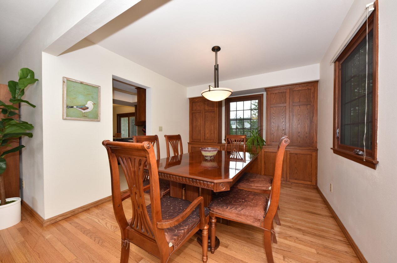 5155 Radcliffe Dr, Milwaukee WI  53223-1640 exterior