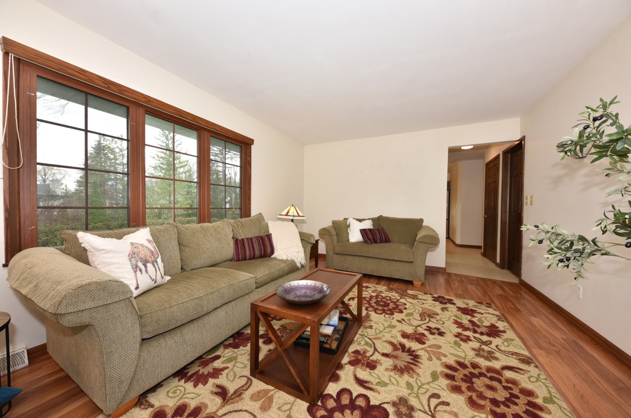 5155 Radcliffe Dr, Milwaukee WI  53223-1640 exterior