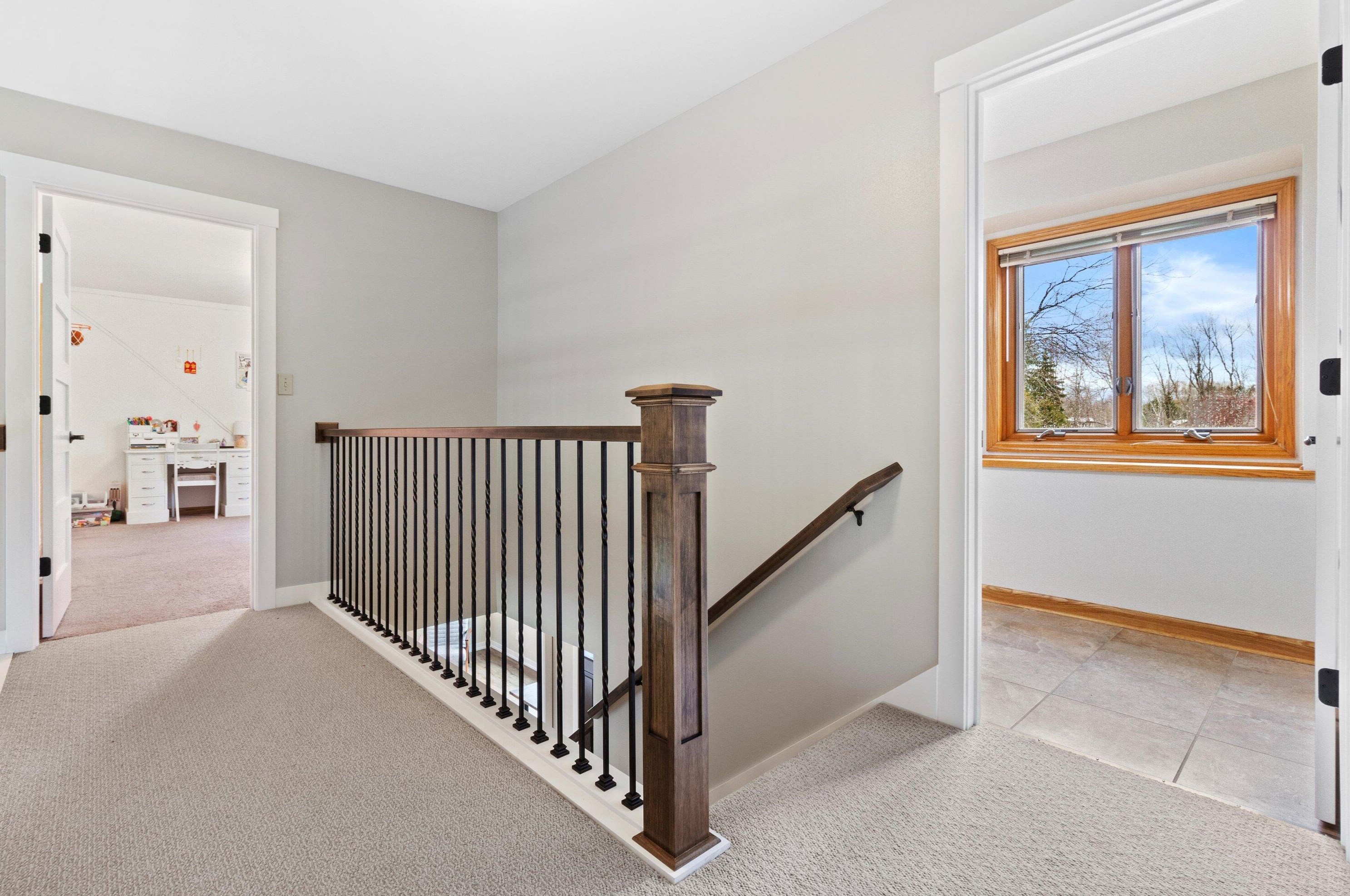 382 Streamside Ct, Grafton WI  53024-9420 exterior
