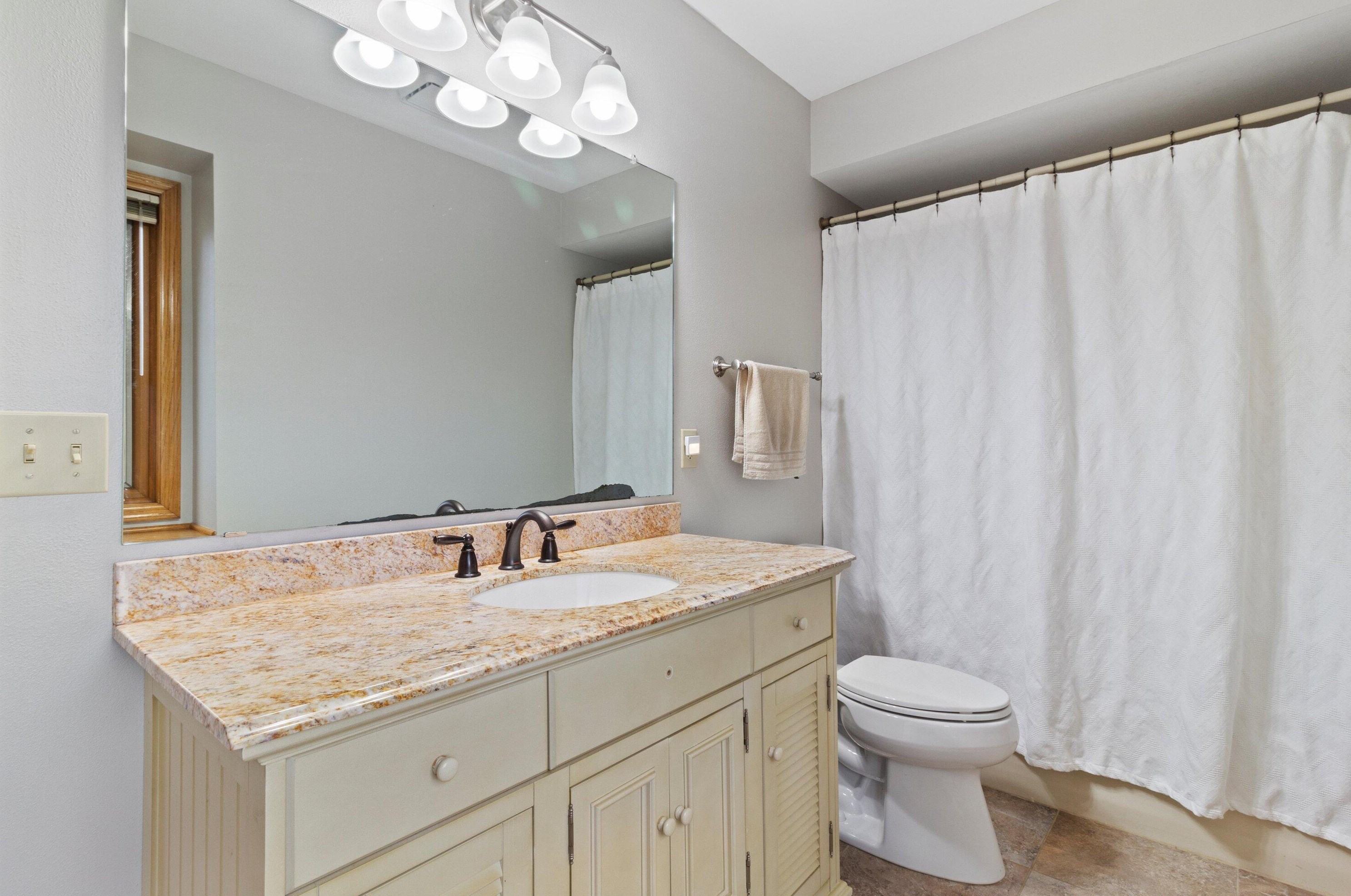 382 Streamside Ct, Grafton WI  53024-9420 exterior
