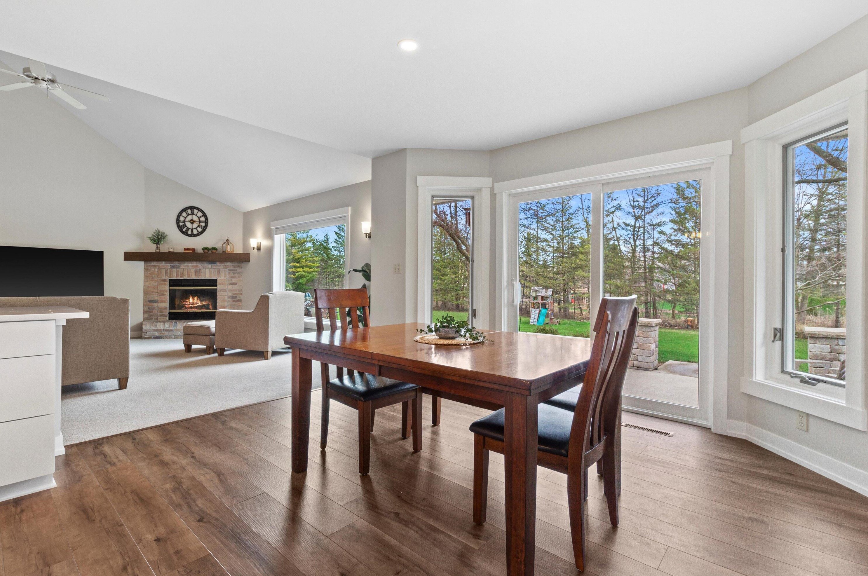 382 Streamside Ct, Grafton WI  53024-9420 exterior