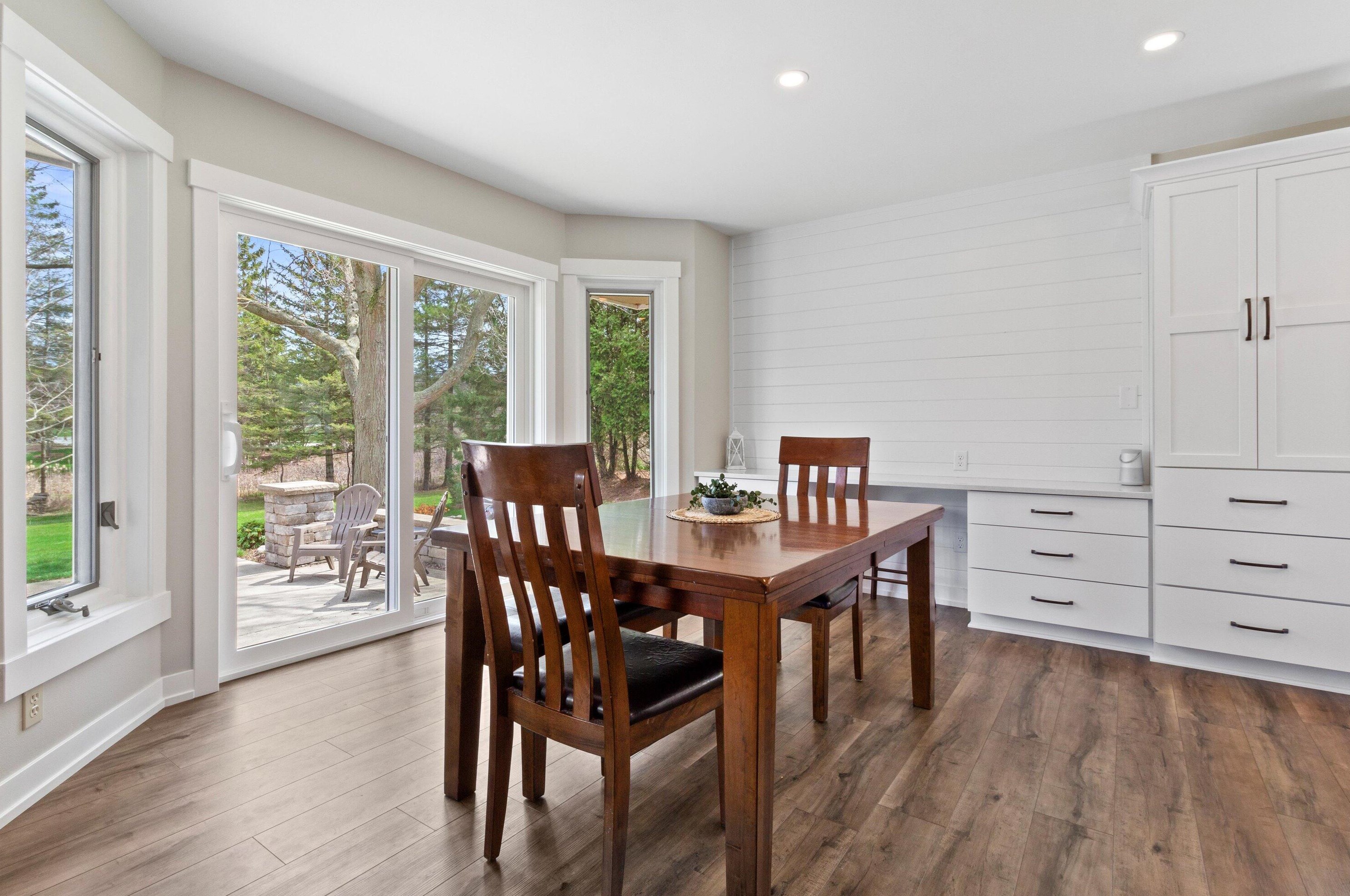 382 Streamside Ct, Grafton WI  53024-9420 exterior