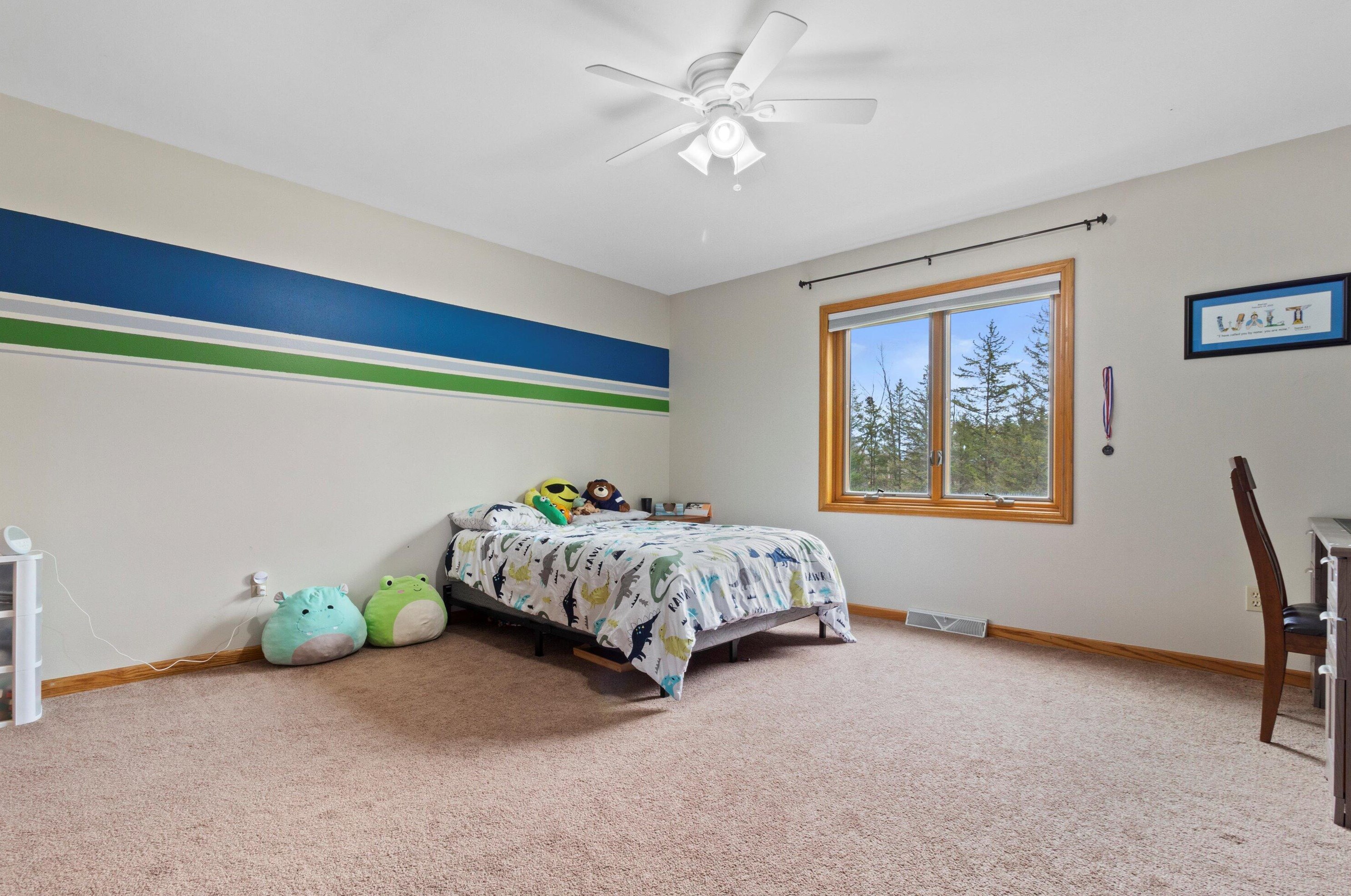 382 Streamside Ct, Grafton WI  53024-9420 exterior