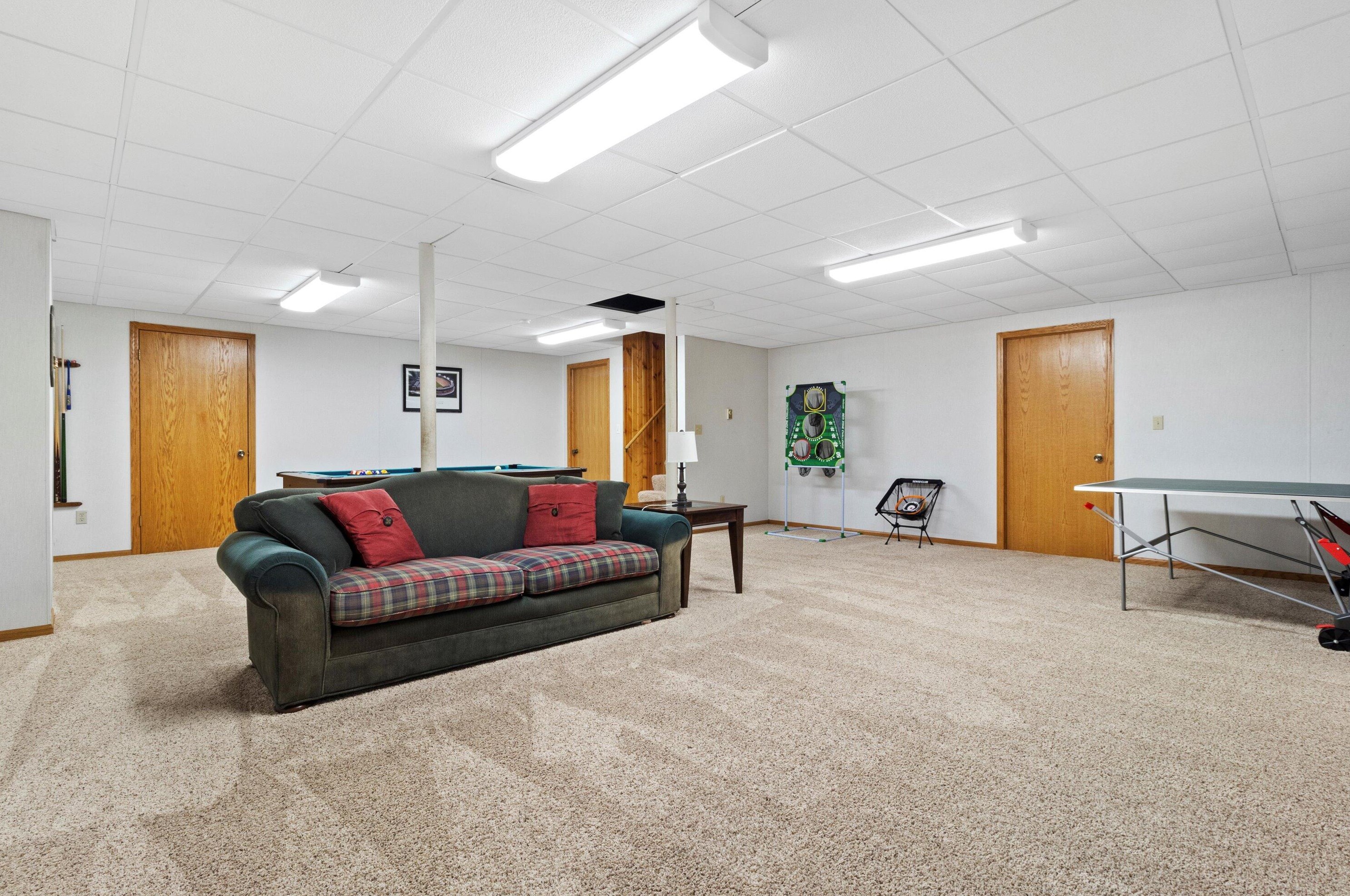 382 Streamside Ct, Grafton WI  53024-9420 exterior