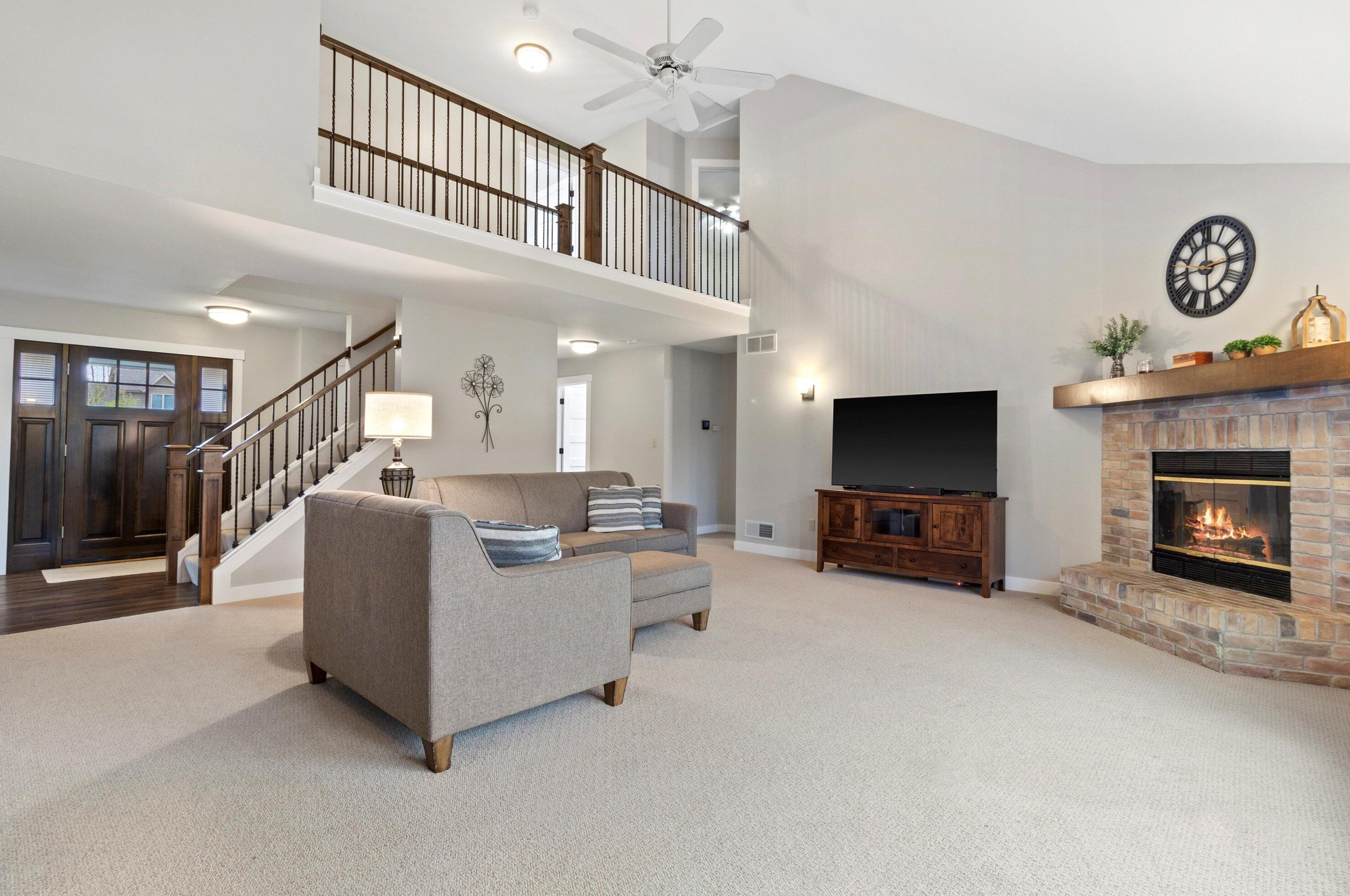 382 Streamside Ct, Grafton WI  53024-9420 exterior