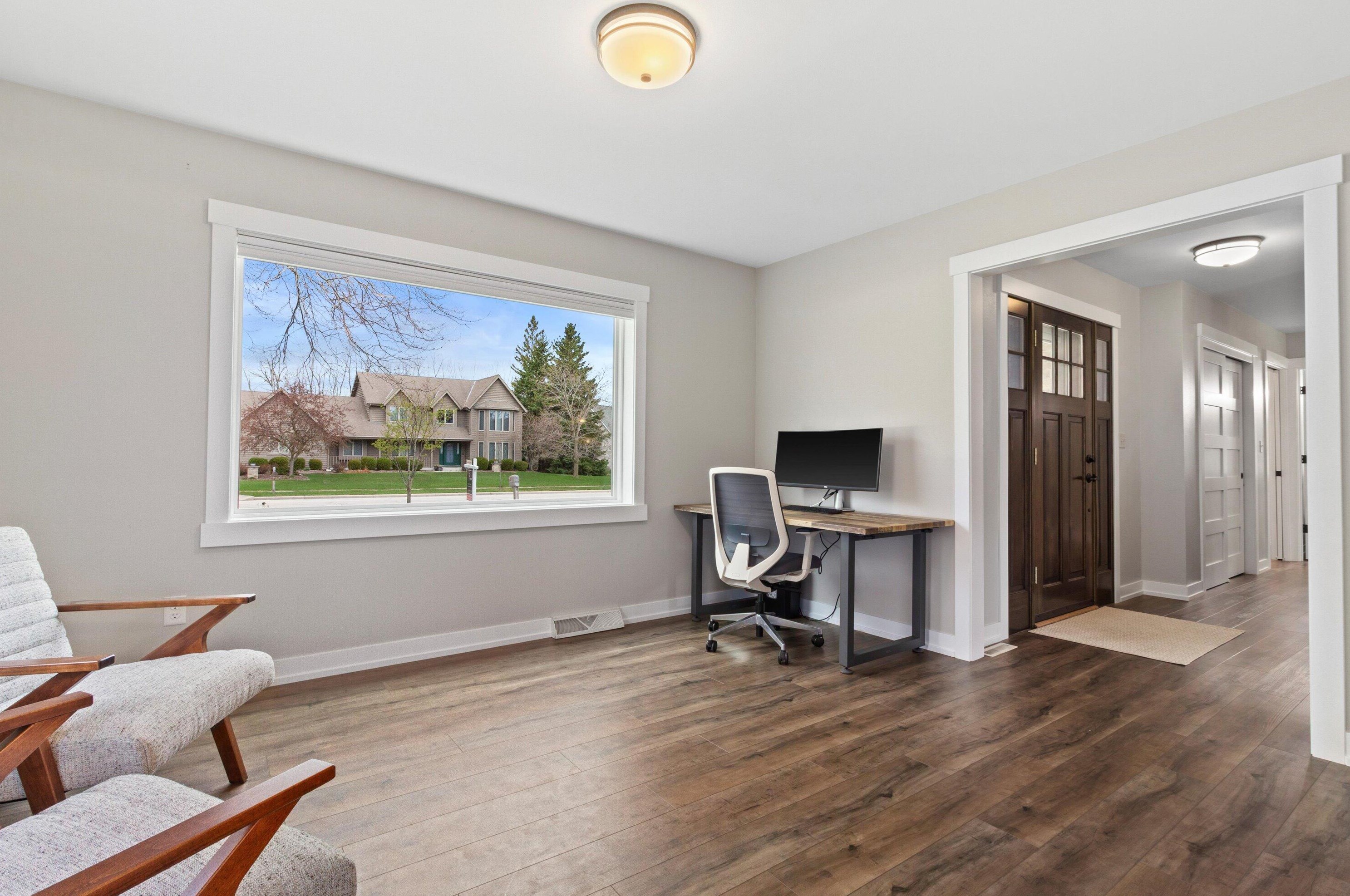382 Streamside Ct, Grafton WI  53024-9420 exterior