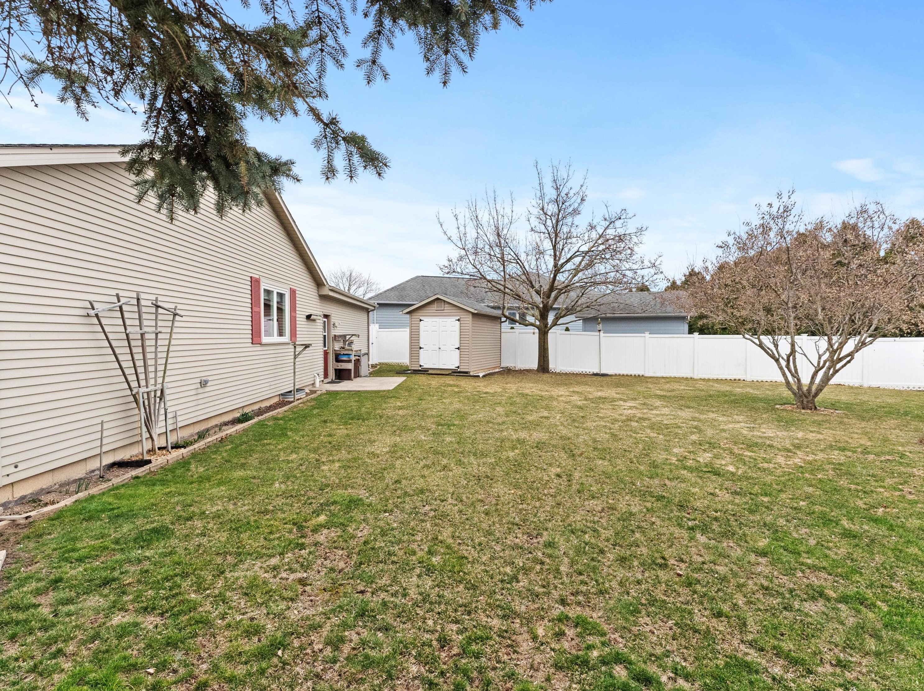 810 Sequoia Ct, Manitowoc WI 54220-3080 exterior