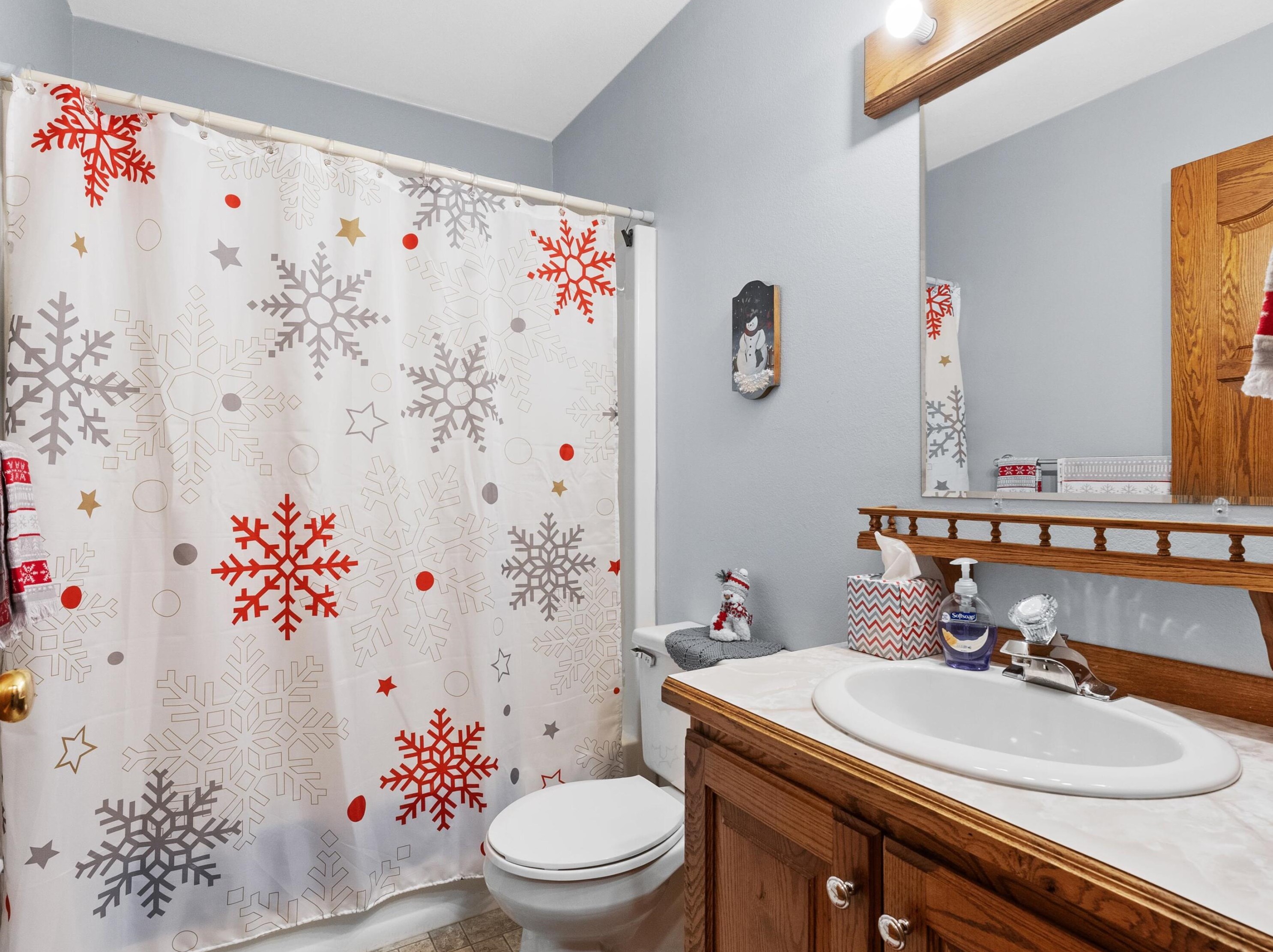 810 Sequoia Ct, Manitowoc WI 54220-3080 exterior