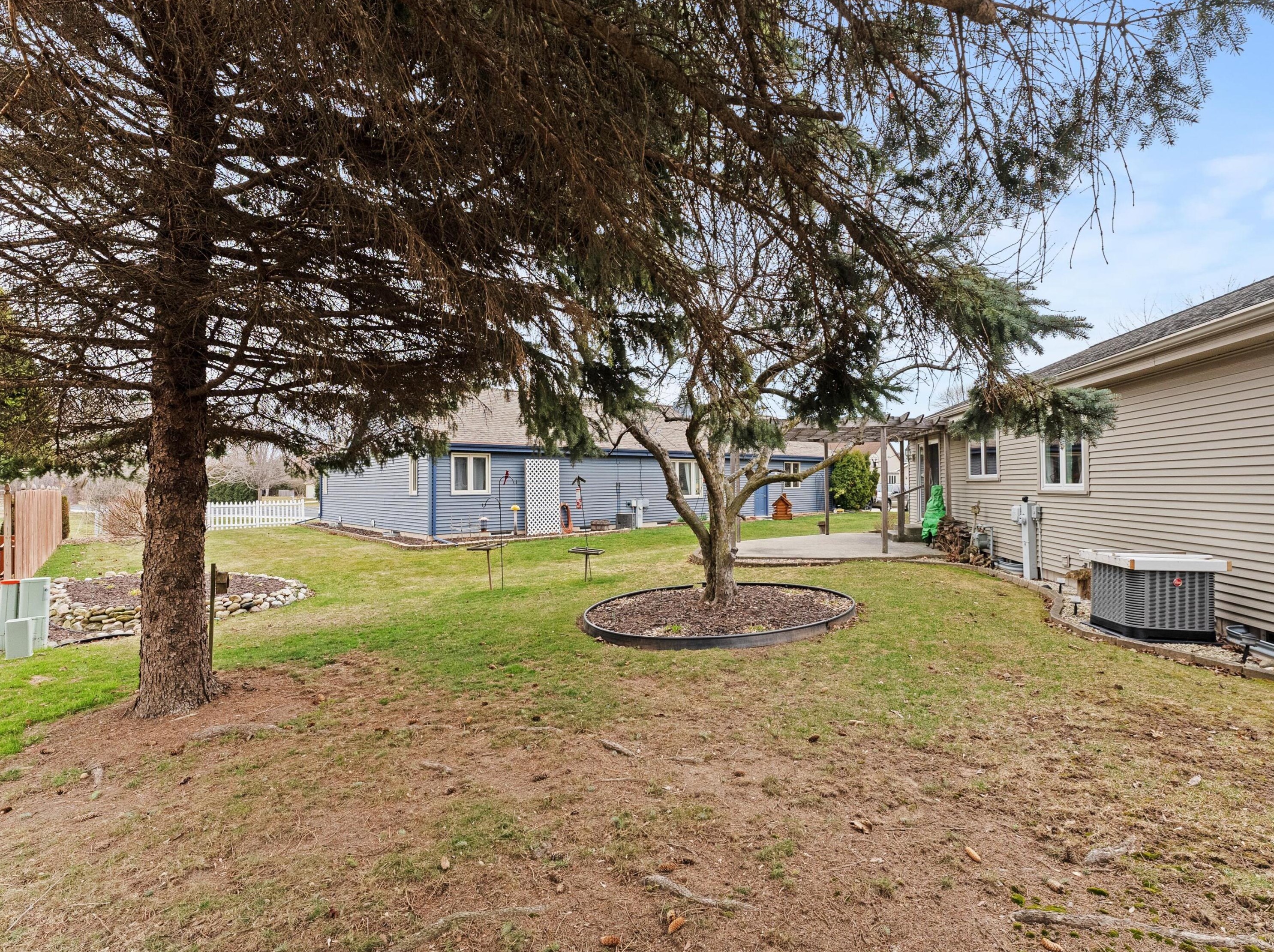 810 Sequoia Ct, Manitowoc WI 54220-3080 exterior