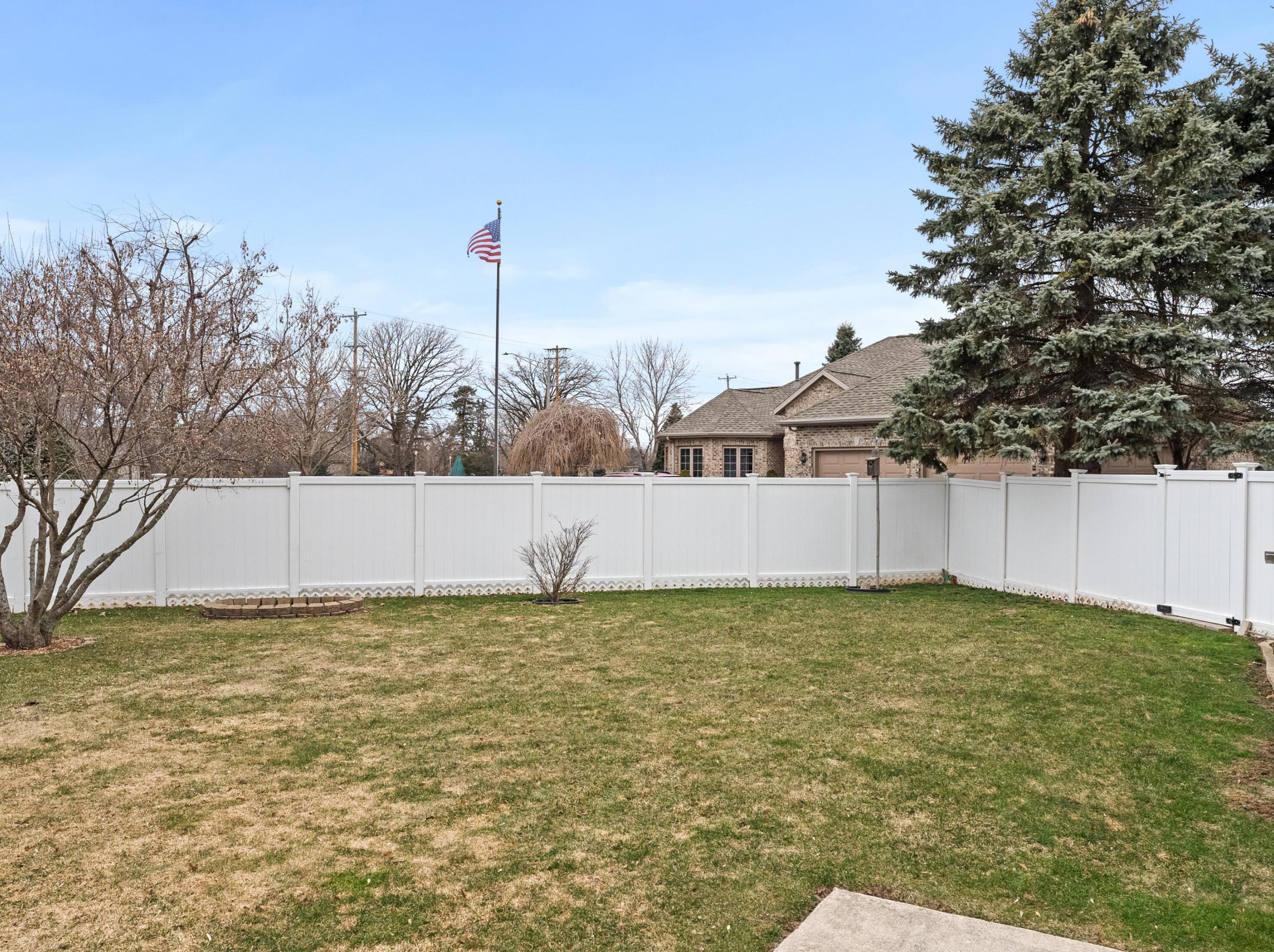 810 Sequoia Ct, Manitowoc WI 54220-3080 exterior