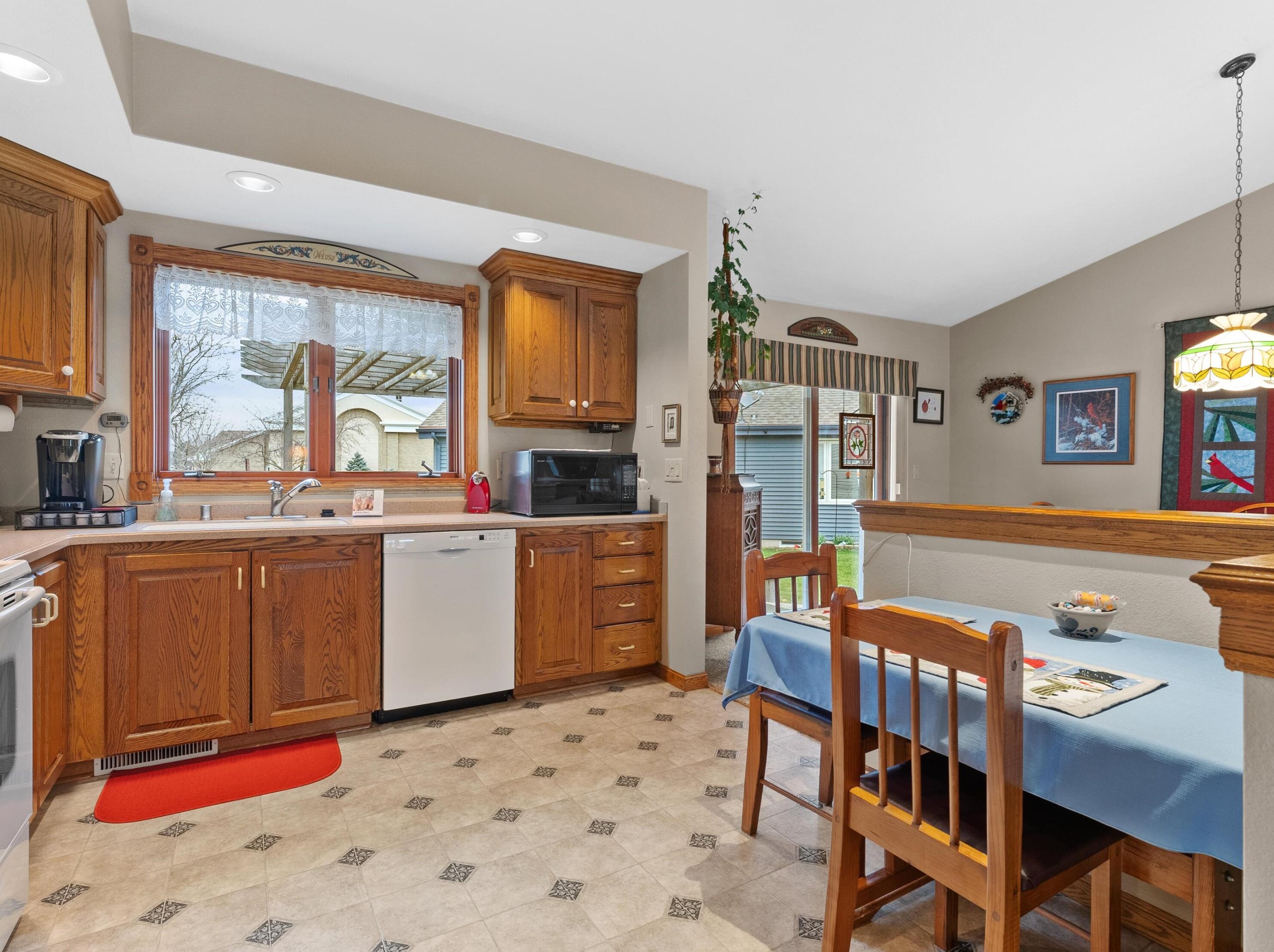 810 Sequoia Ct, Manitowoc WI 54220-3080 exterior