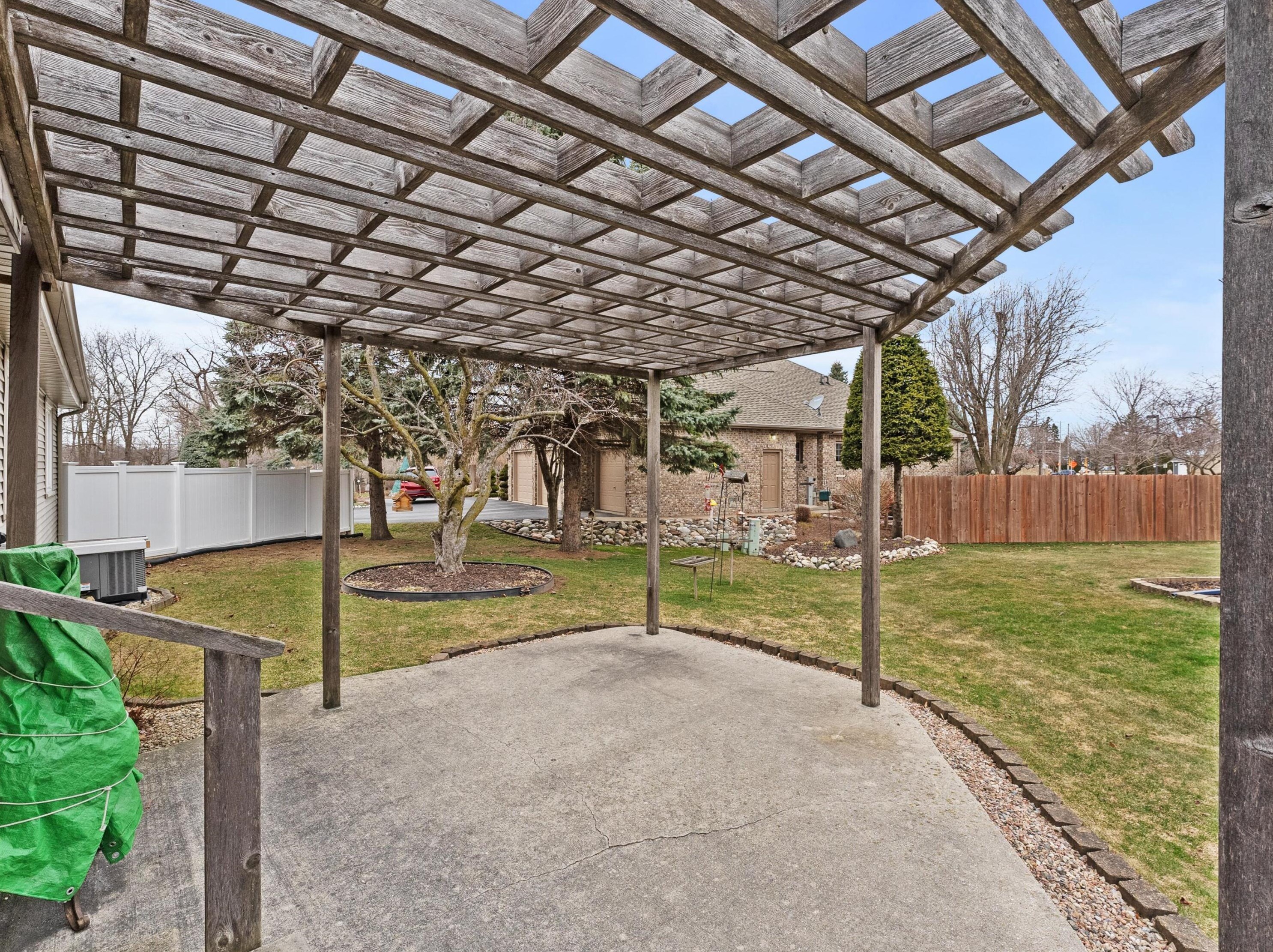 810 Sequoia Ct, Manitowoc WI 54220-3080 exterior