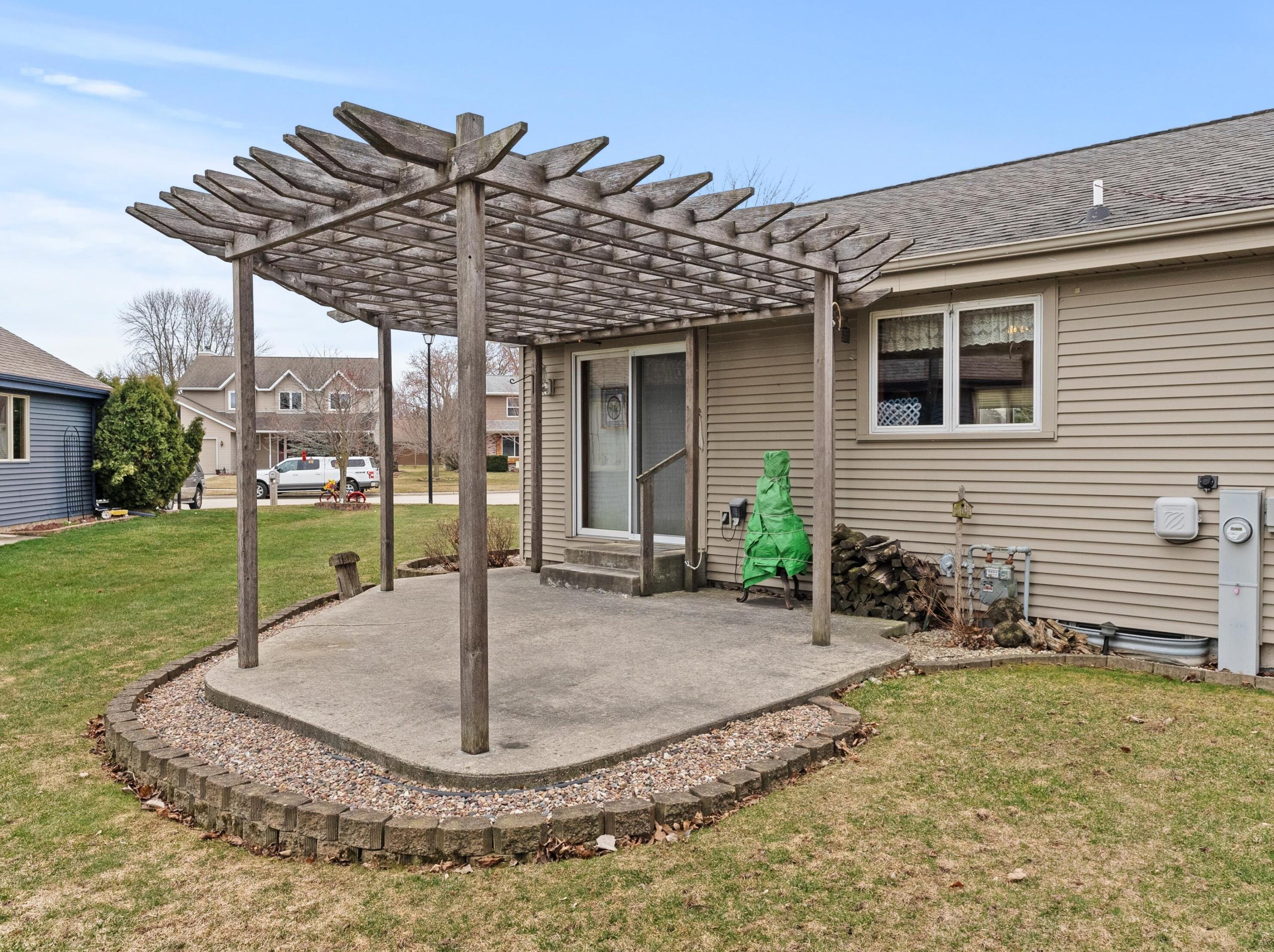 810 Sequoia Ct, Manitowoc WI 54220-3080 exterior