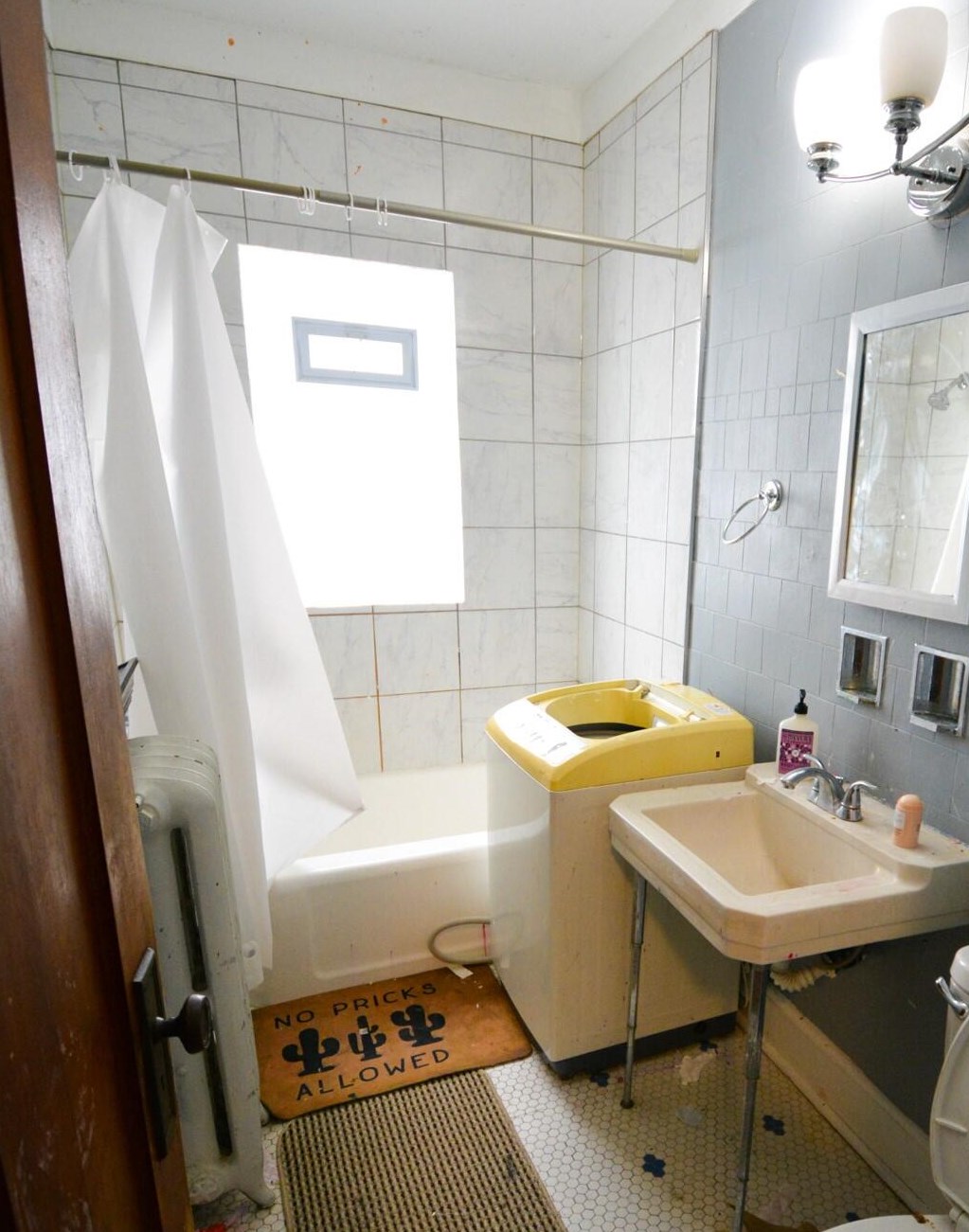 2207 48th St, Milwaukee WI  53208-1124 exterior