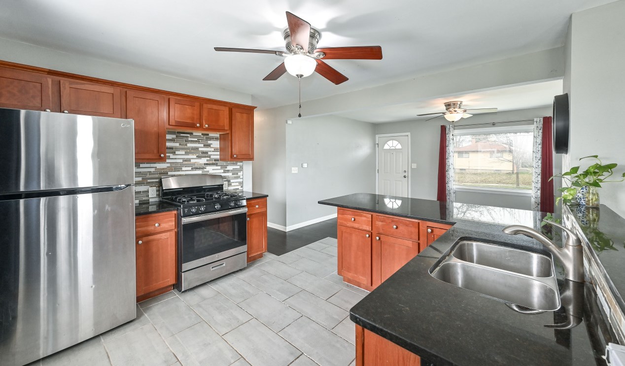 7130 Carmen Ave, Milwaukee WI  53218-2220 exterior