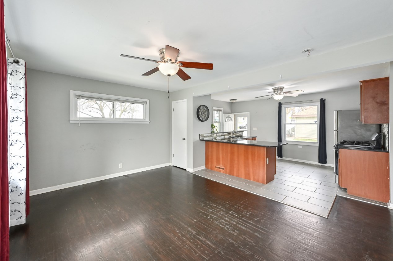 7130 Carmen Ave, Milwaukee WI  53218-2220 exterior