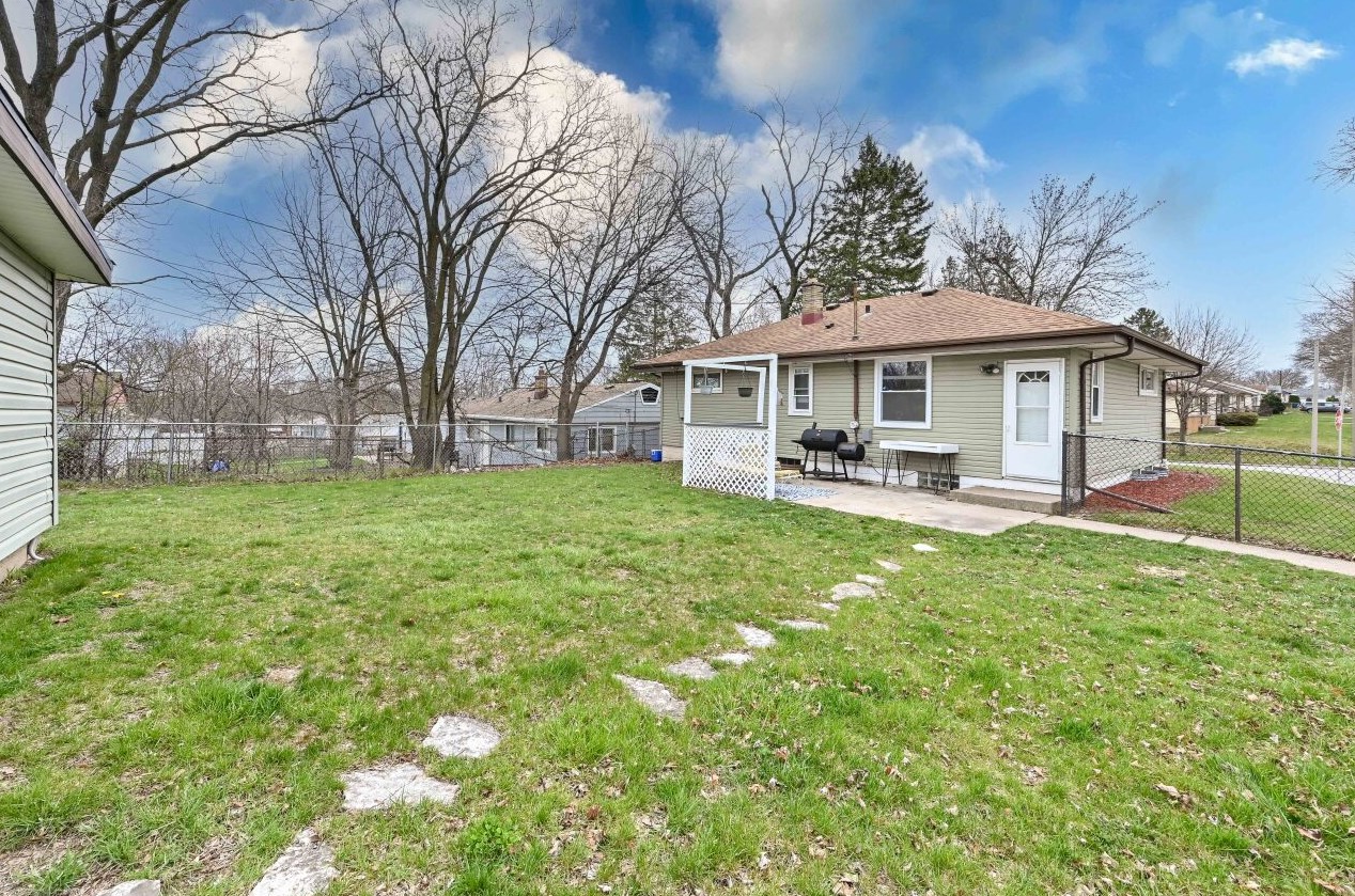 7130 Carmen Ave, Milwaukee WI  53218-2220 exterior