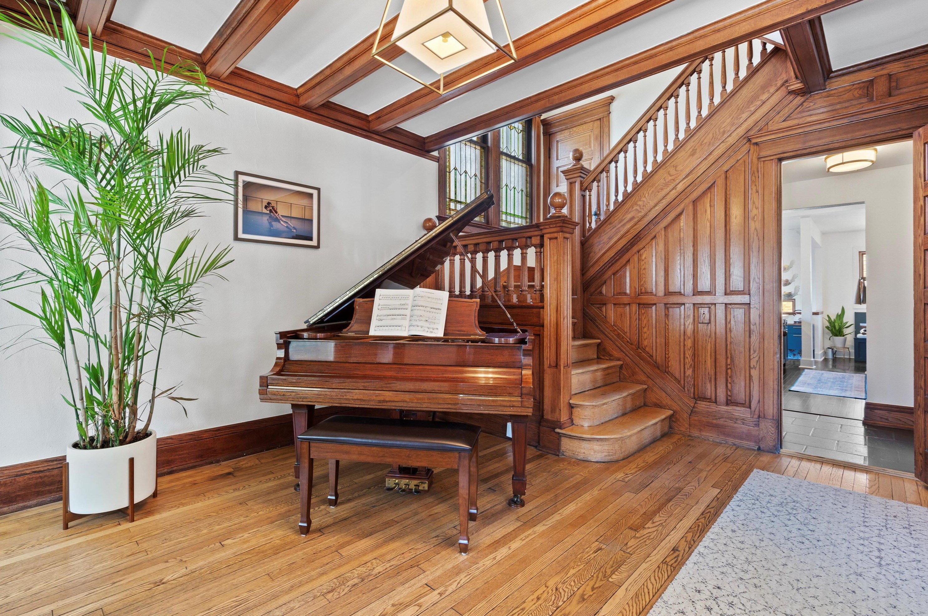 3200 N Summit Ave, Milwaukee, WI 53211