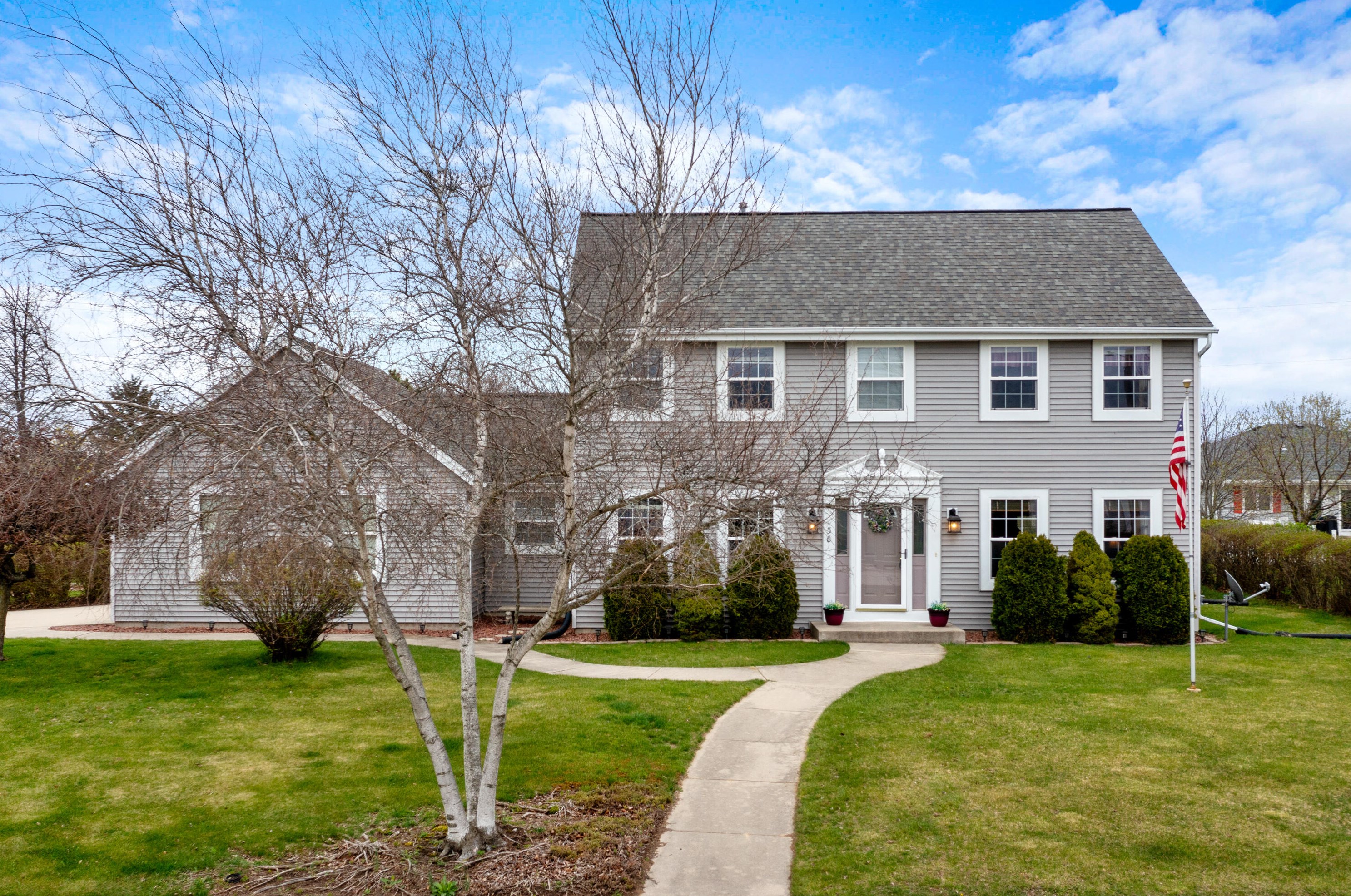 130 N White Oak Way, Saukville, WI 53080